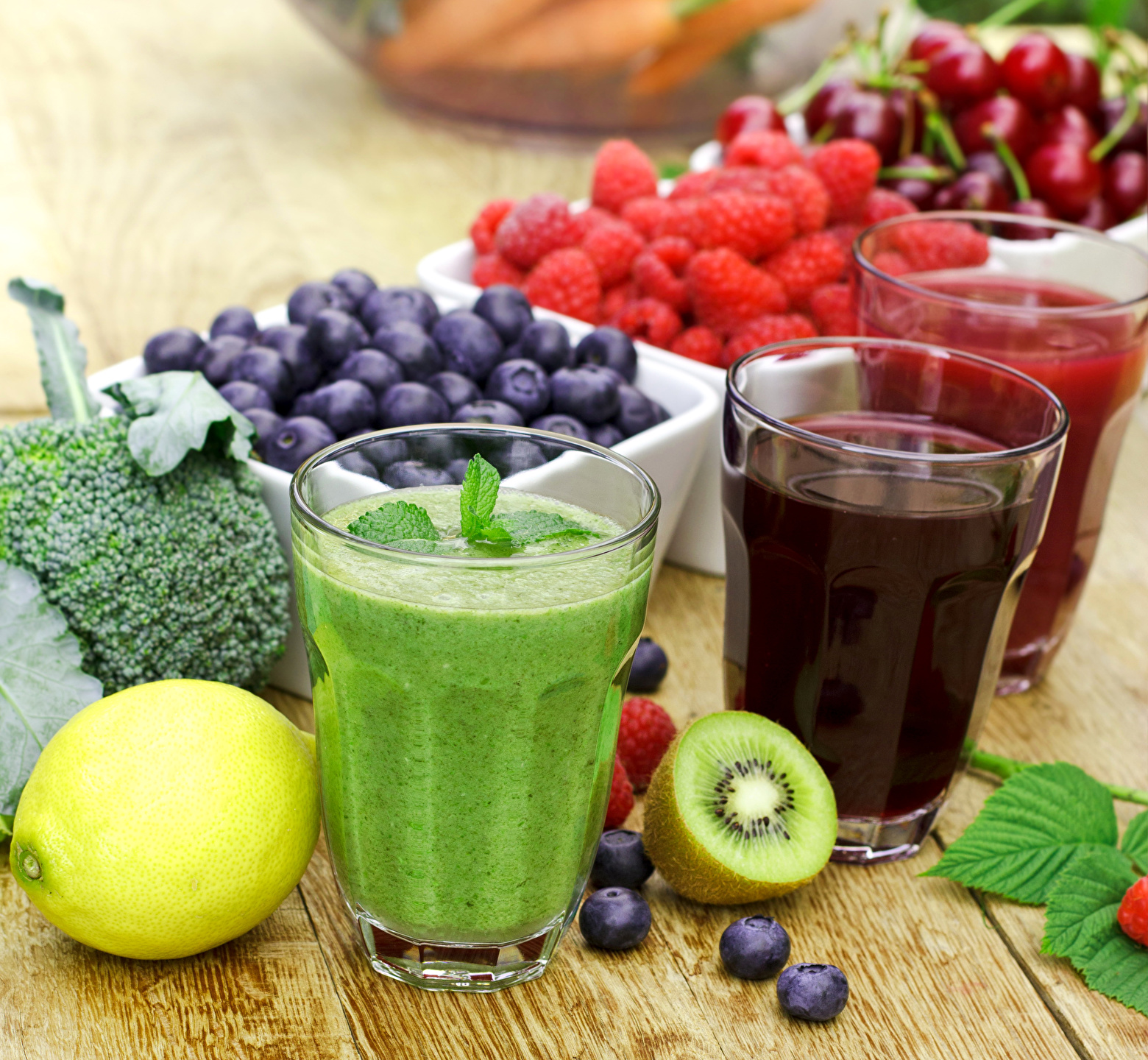 Picture Juice Lemons Raspberry Blueberries Highball glass 1560x1440