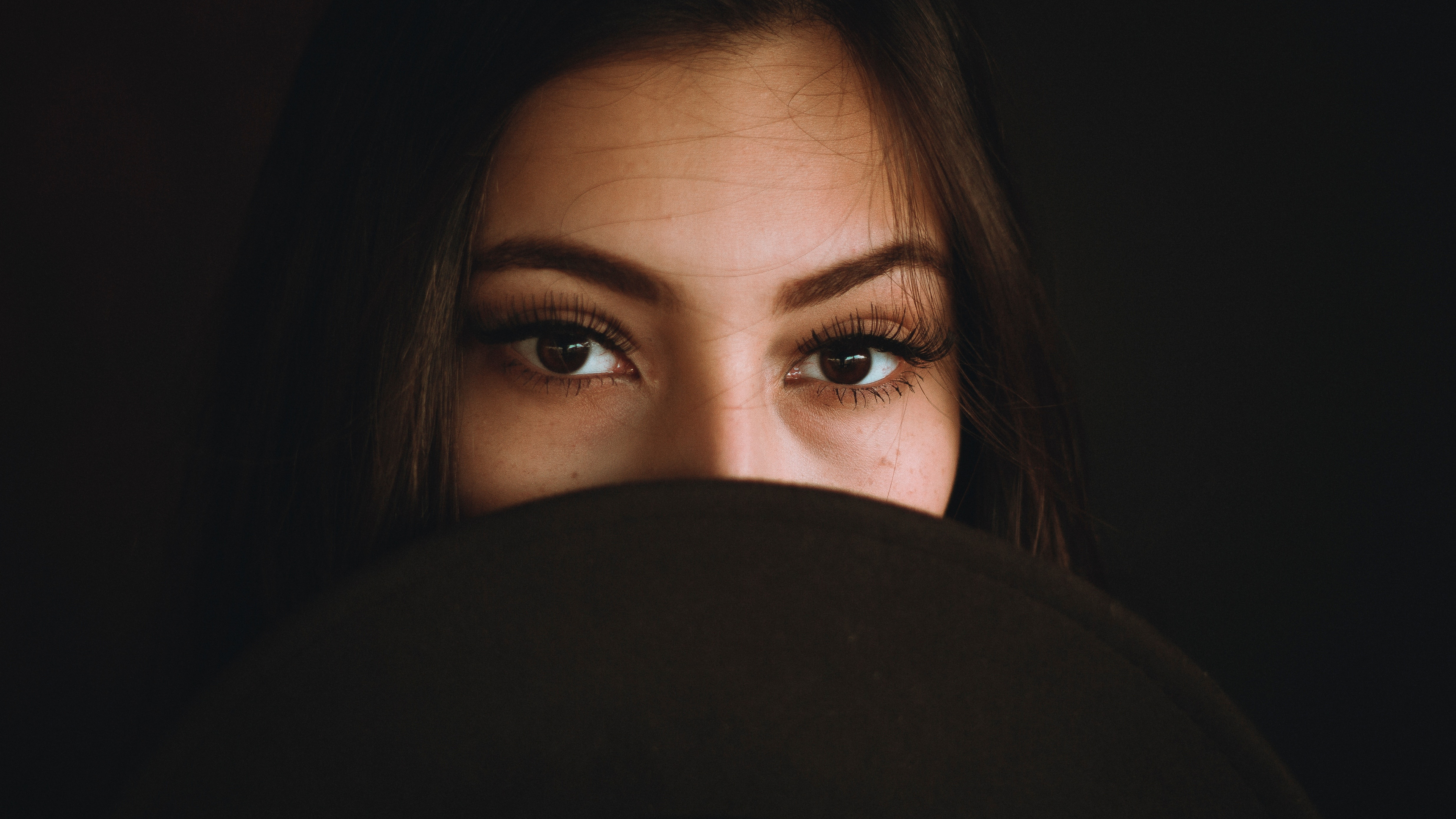 Download wallpaper 3840x2160 woman, face, hide, hat 4k wallpaper, uhd wallpaper, 16:9 widescreen 3840x2160 HD background, 603