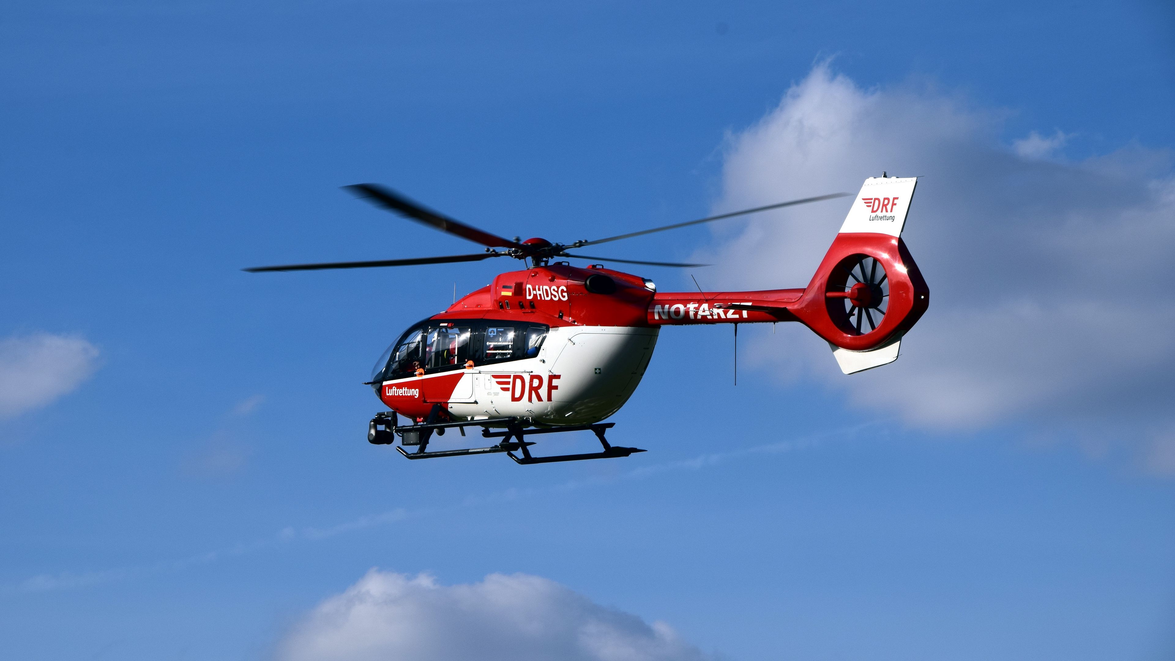 Download wallpaper 3840x2160 helicopter, ambulance, sky, flight 4k uhd 16:9 HD background