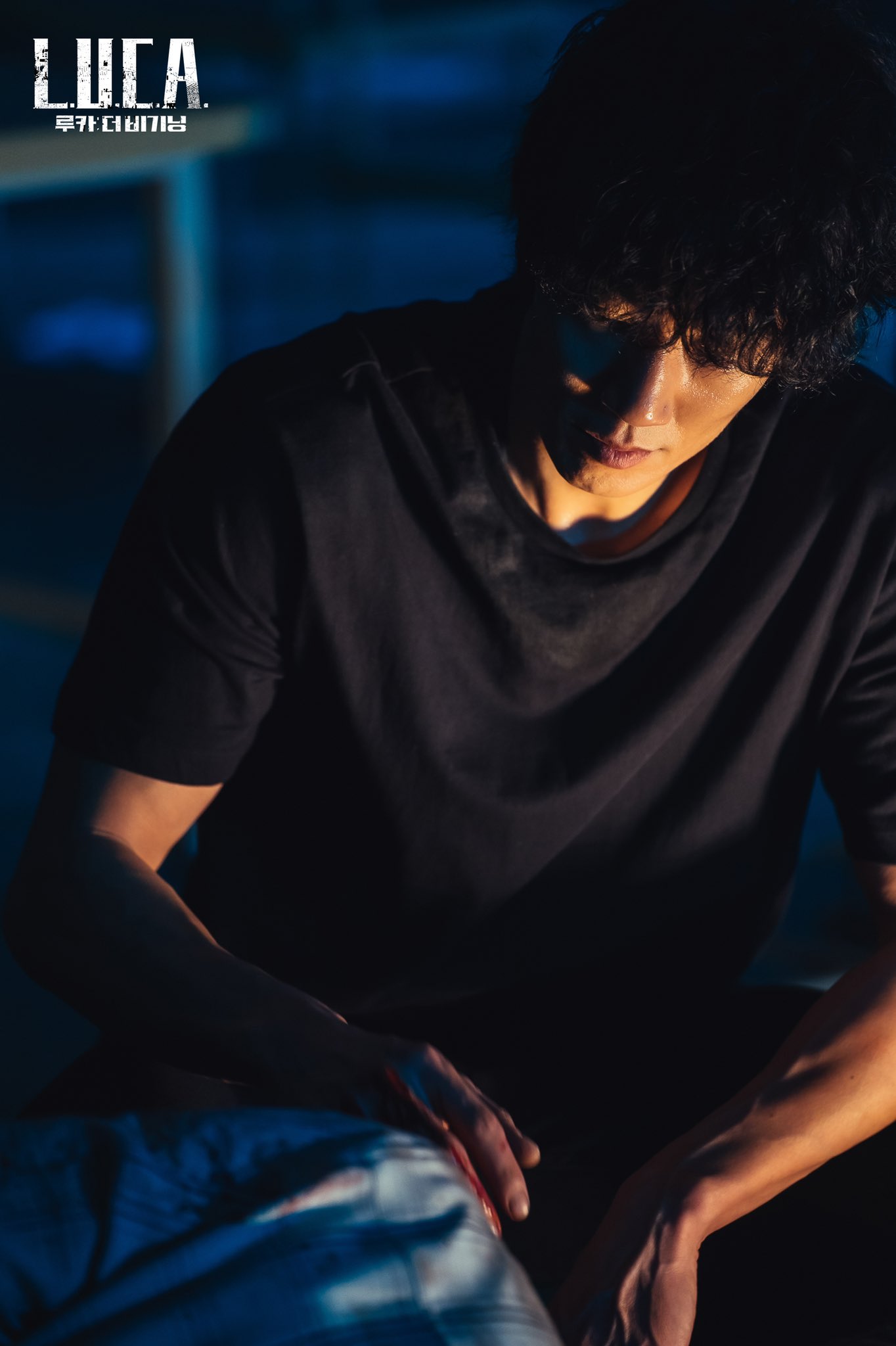 Kim Rae Won Prepares To Fight Back While Lee Da Hee Encounters A Perilous Situation In “L.U.C.A.: The Beginning”