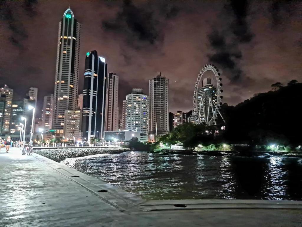 Apartamento na Av Atlantica com Ar Condicionado, Apartment Balneário Camboriú