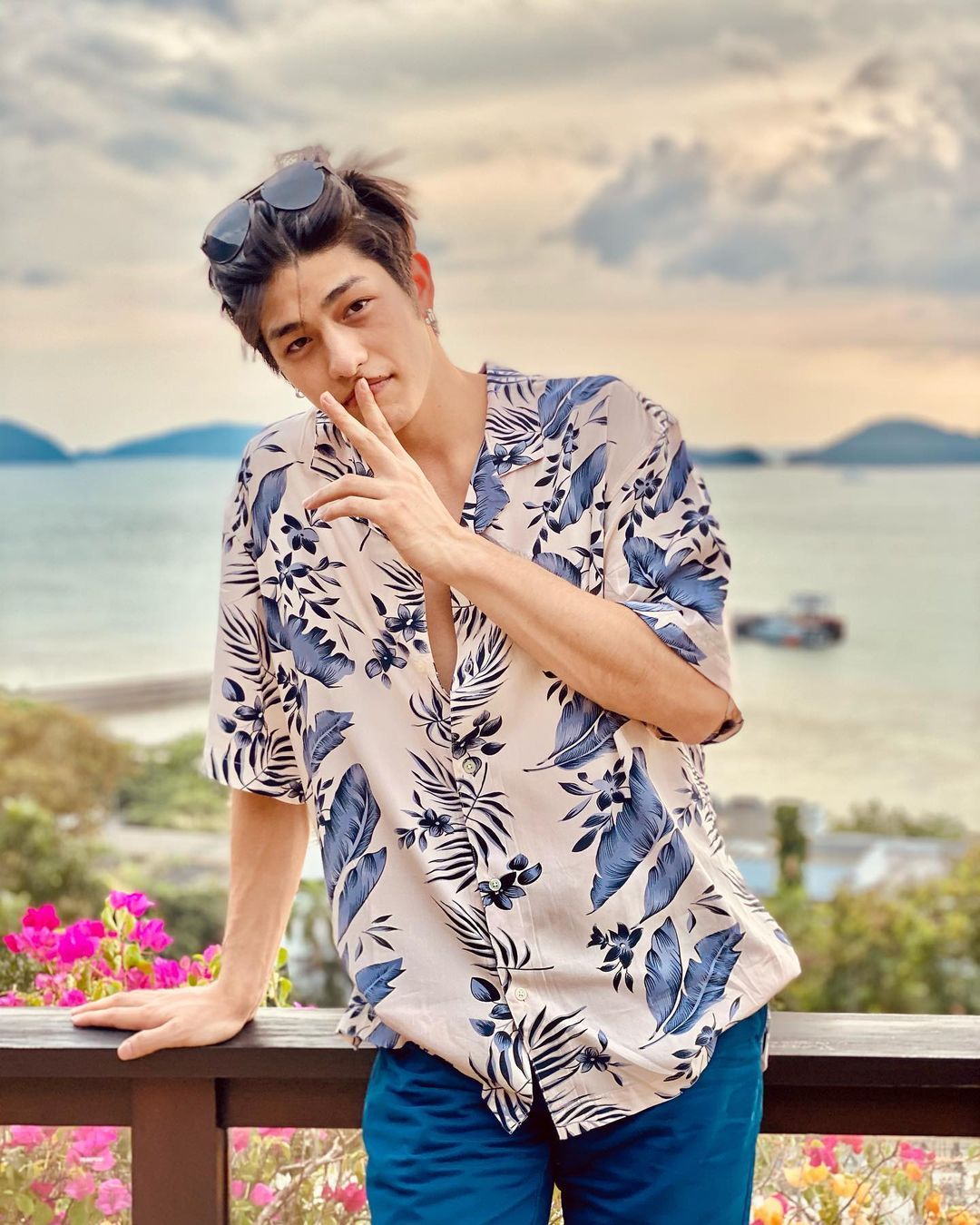 61.7k Likes, 348 Comments Ishikawa Plowden on Instagram: “ขอคิดก่อนนะ”