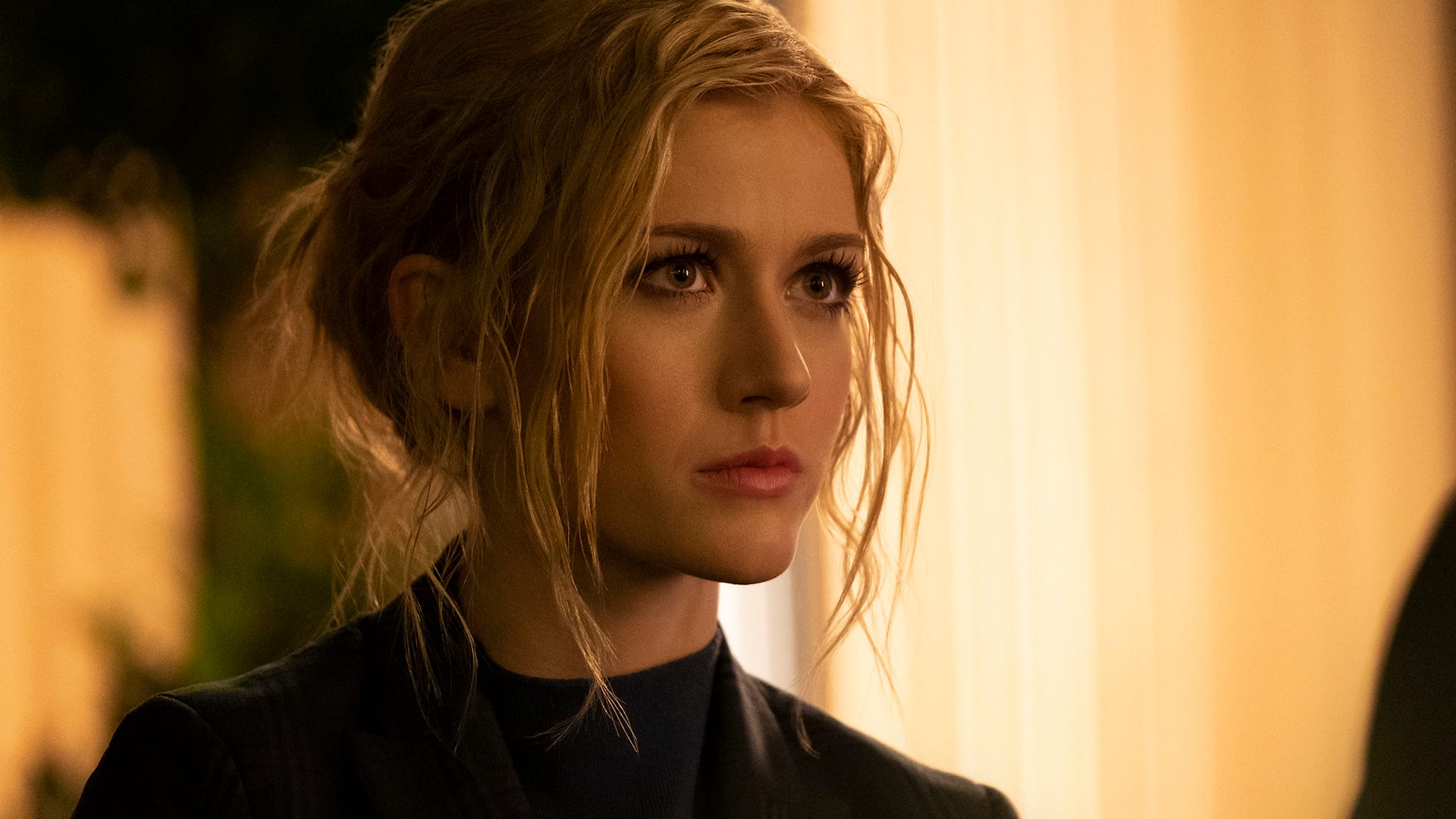 Arrow's Kat McNamara Discusses Taking on the Role of Mia Smoak, Oliver and Felicity's Daughter