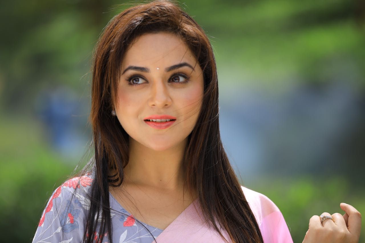 Indian Malayalam Actress Ragini Nandwani Photo In Pink Saree. Malayalam actress, Indian tv actress, Actresses