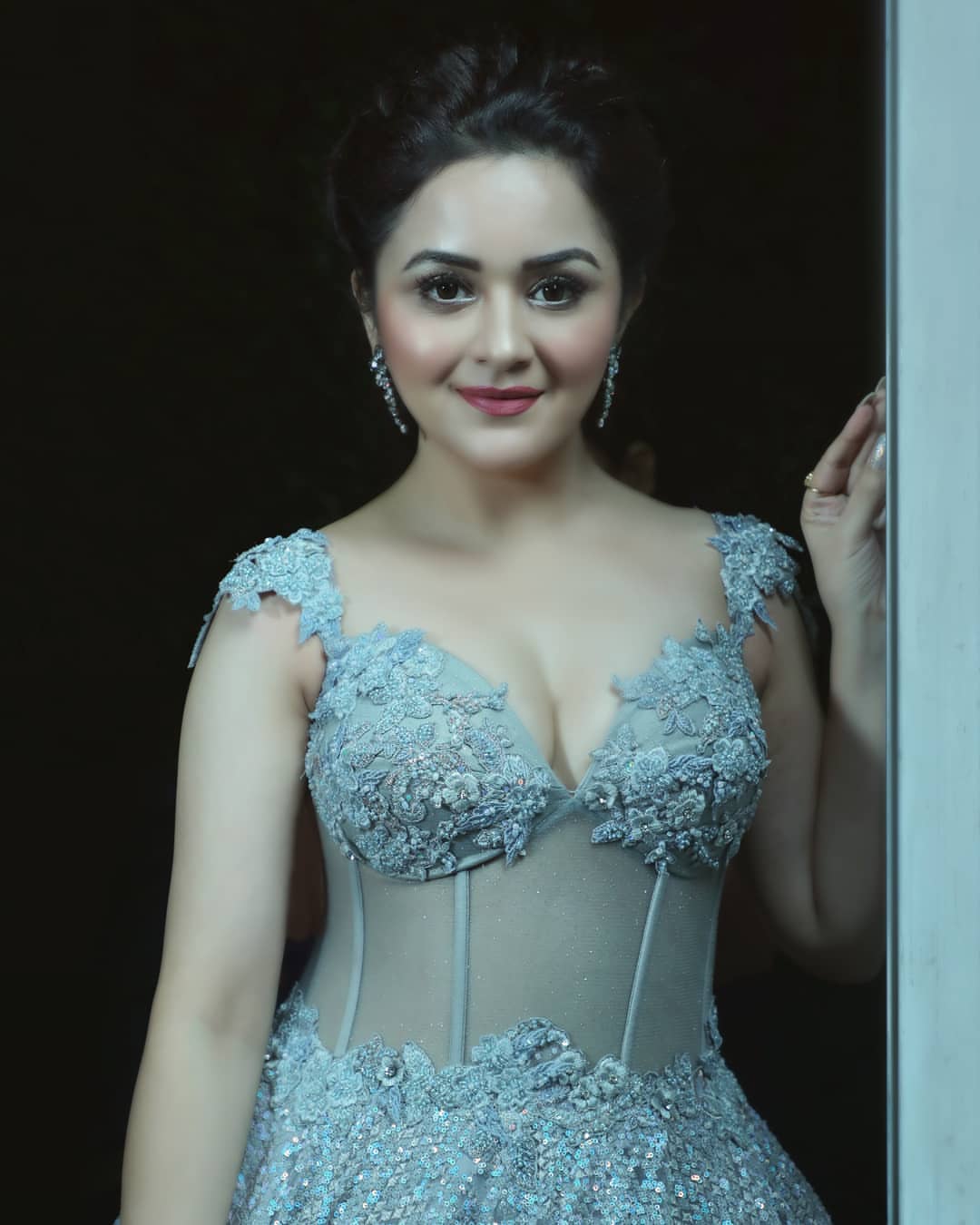 Ragini Nandwani ♥ᵲᶜ♥ the curtain