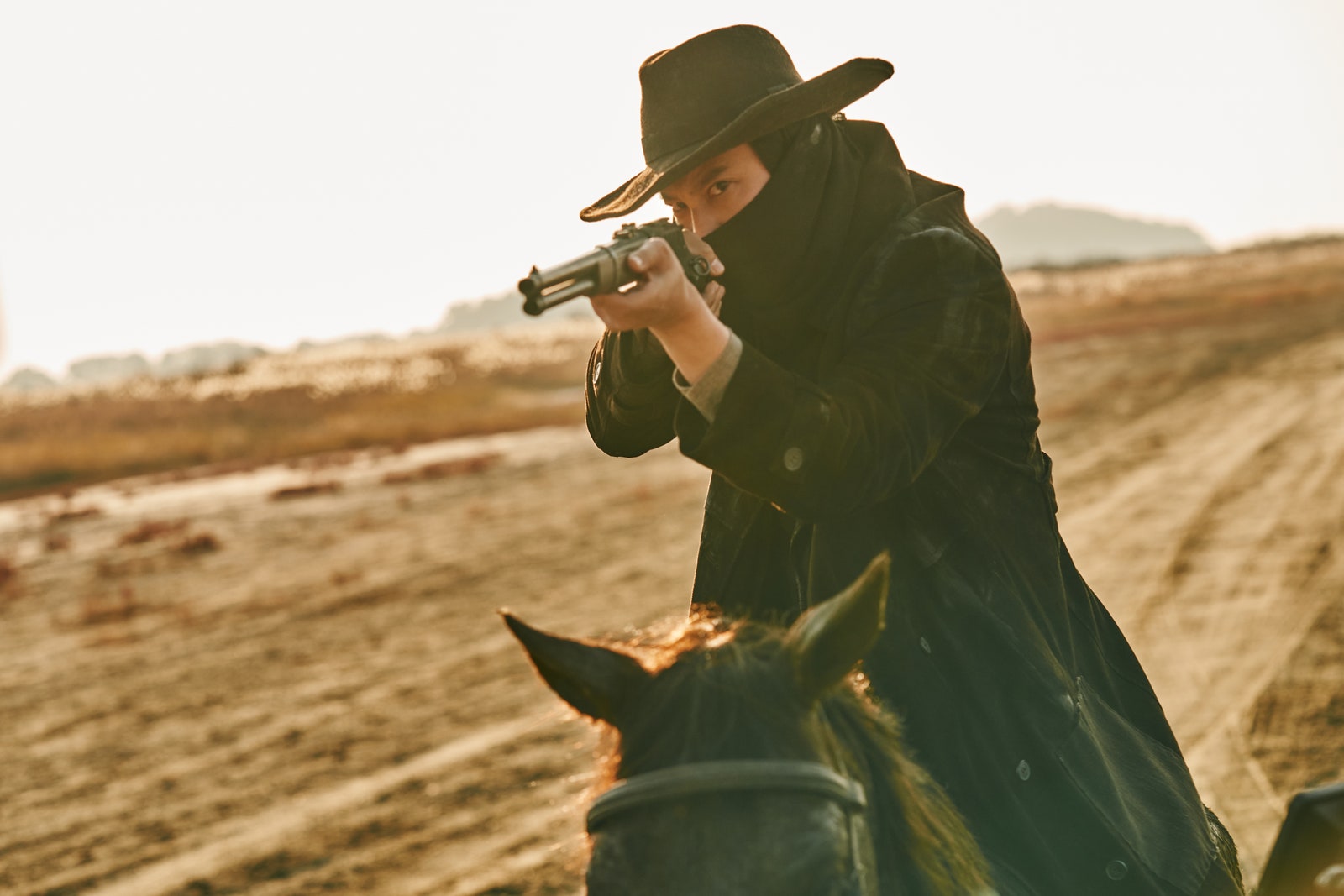 Song of the Bandits è un grandioso western romantico e rivoluzionario