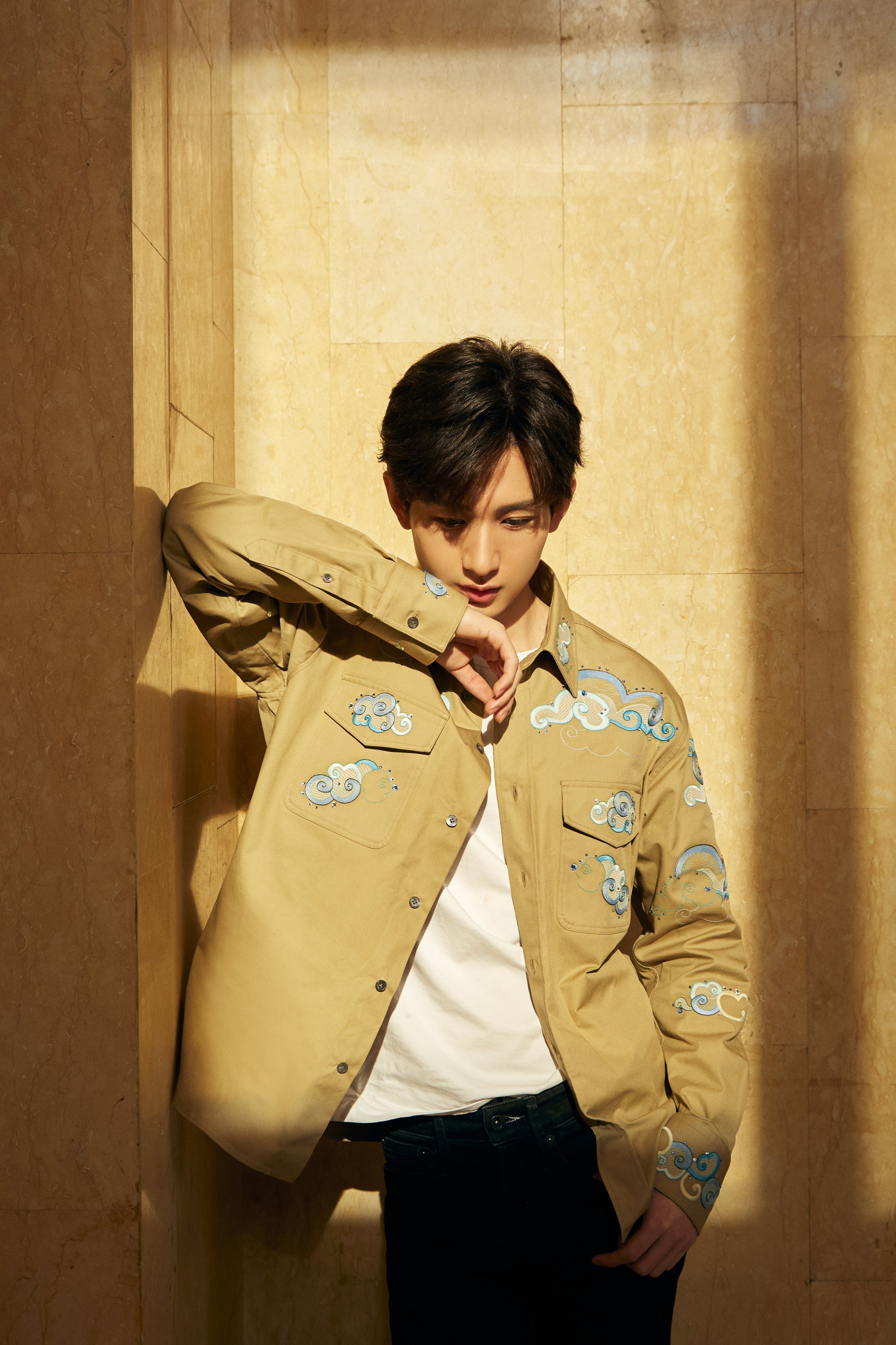 CHENGYI.COM Az X En: „210405 Cheng Yi Studio Weibo Update Spring Is Finally Here 1 3 #chengyi #Chengyi #성의 #成毅 �