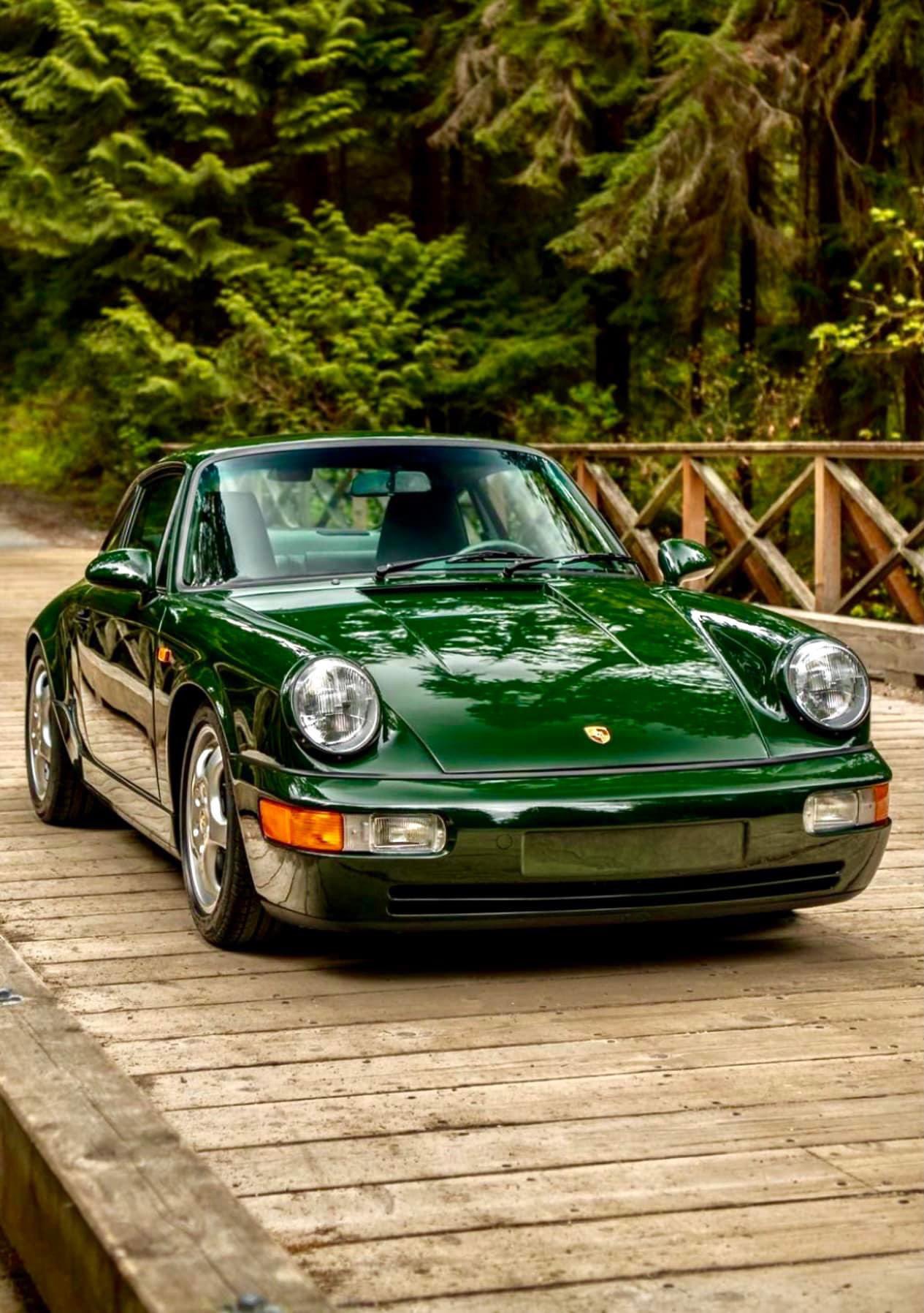 Porsche 964 Carerra 4 in Green