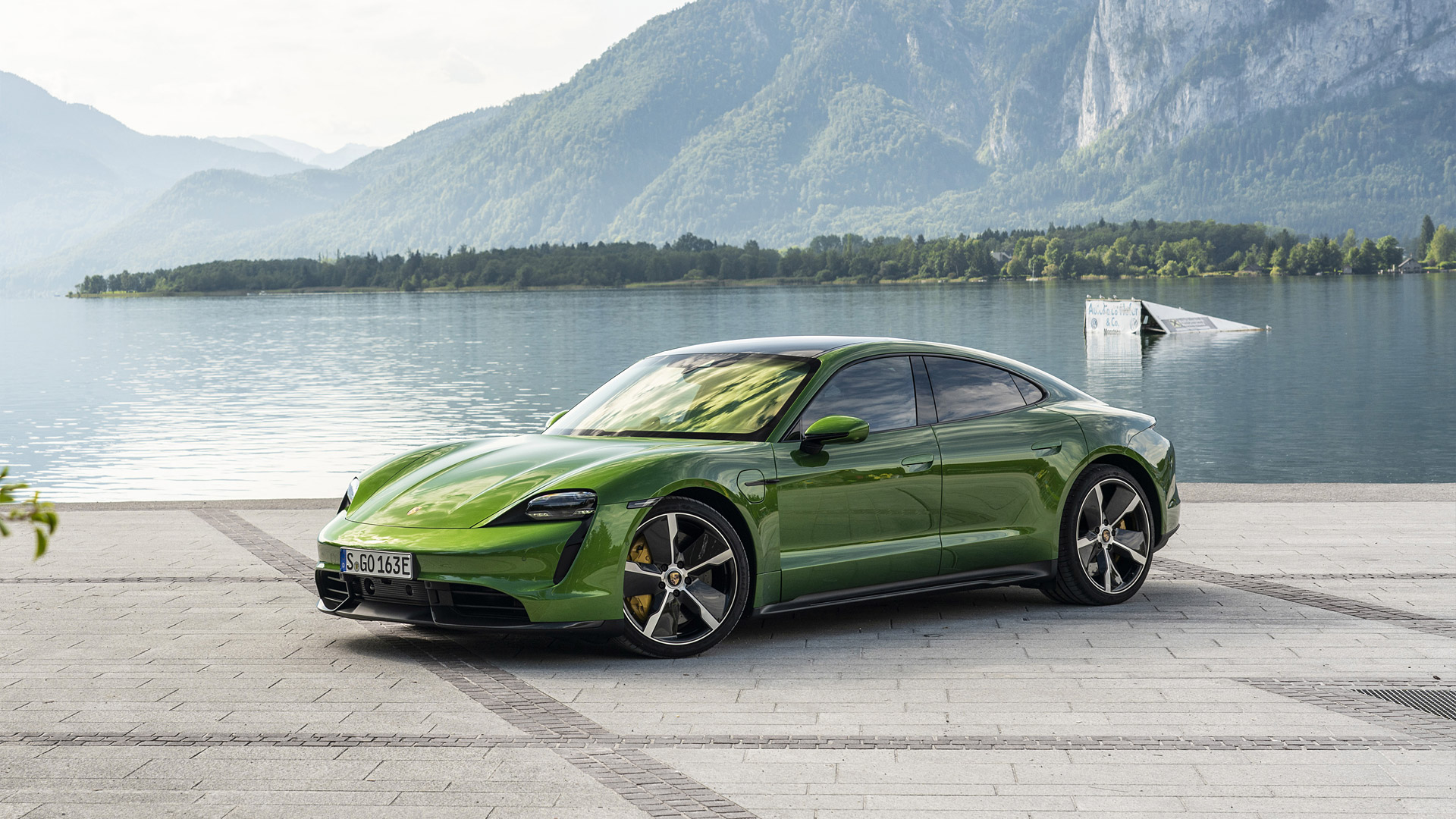 Porsche Taycan 4S Wallpaper