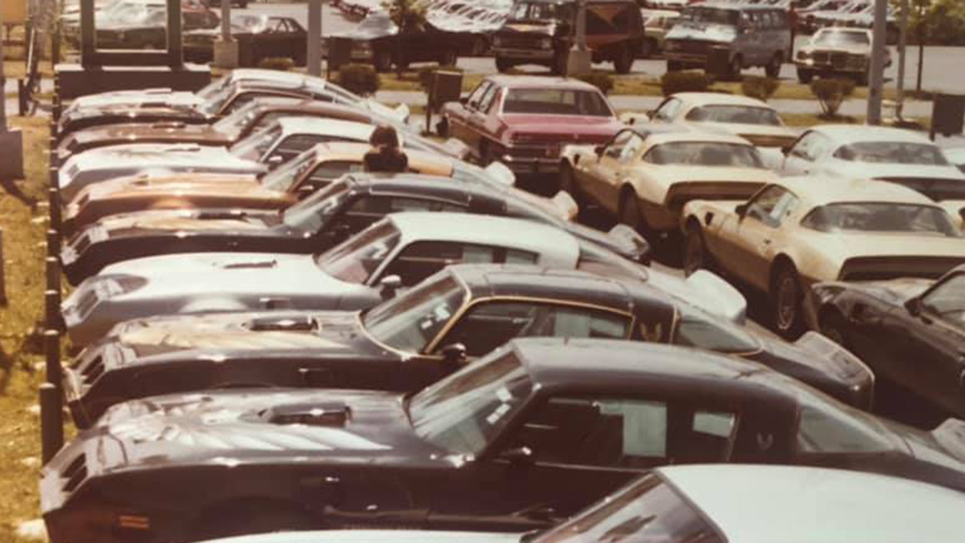 You Can Lose Hours Looking at These Old Photo of Car Dealerships From Decades Past