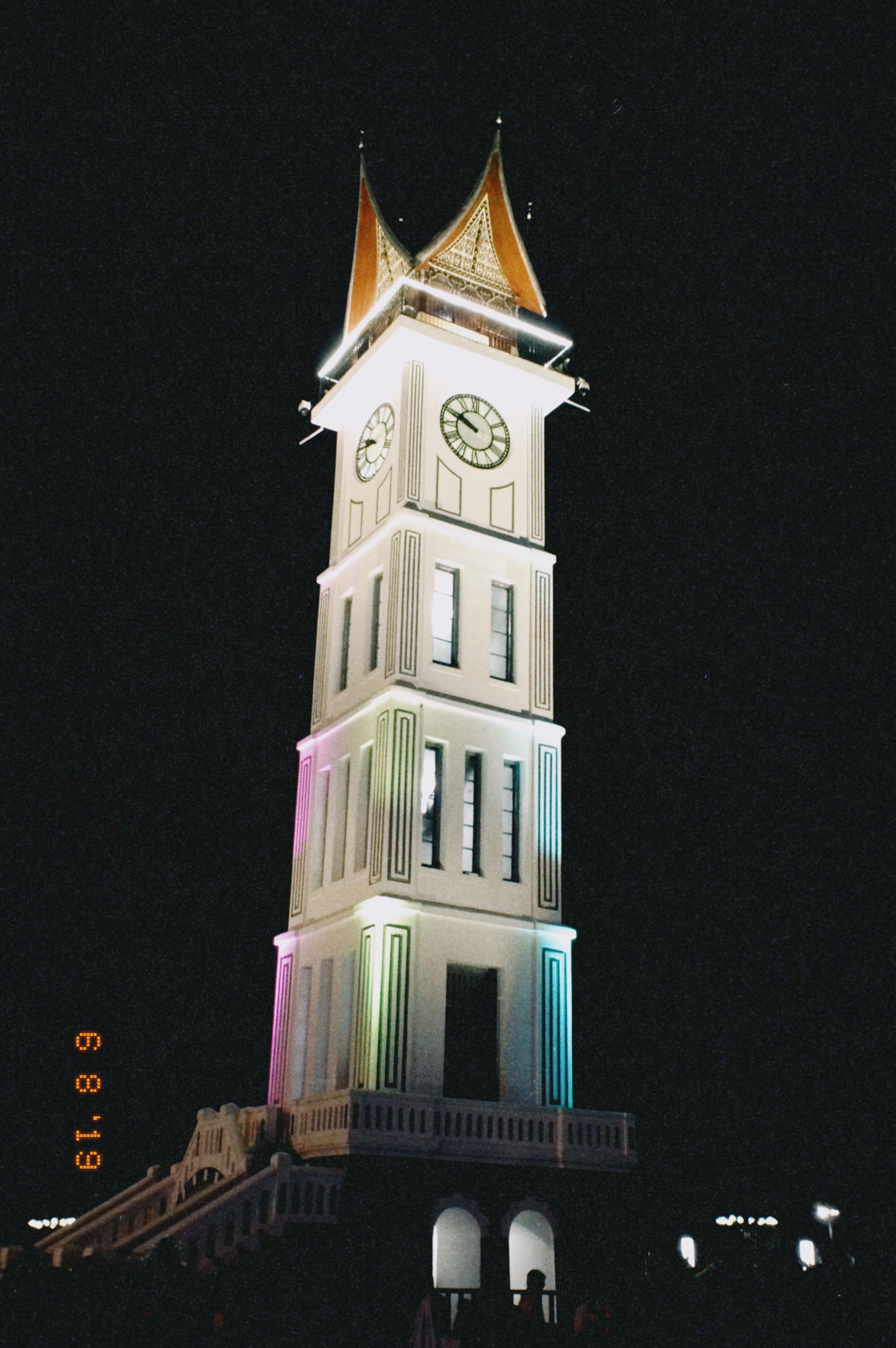 Jam Gadang in Bukittinggi. Arsitektur kolonial, Kota padang, Gambar kota