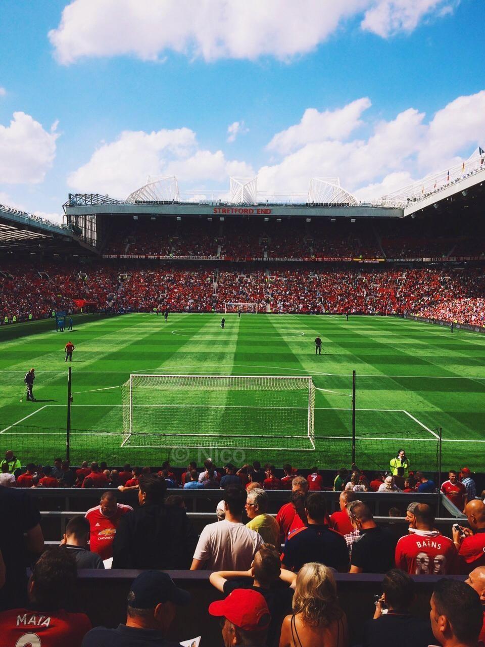 Old Trafford iPhone Wallpaper