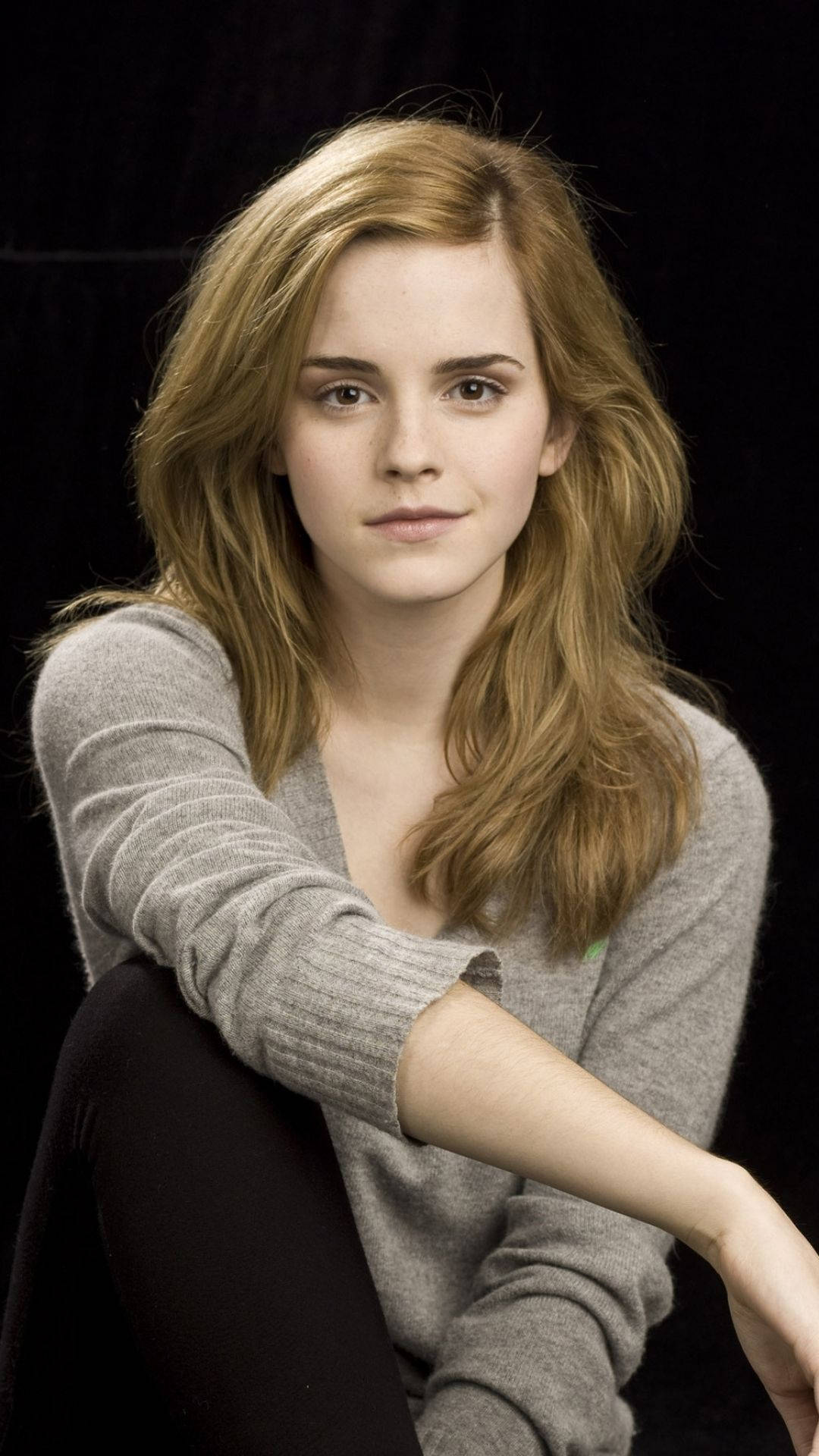 Download Emma Watson looking stylish in a casual setting Wallpaper
