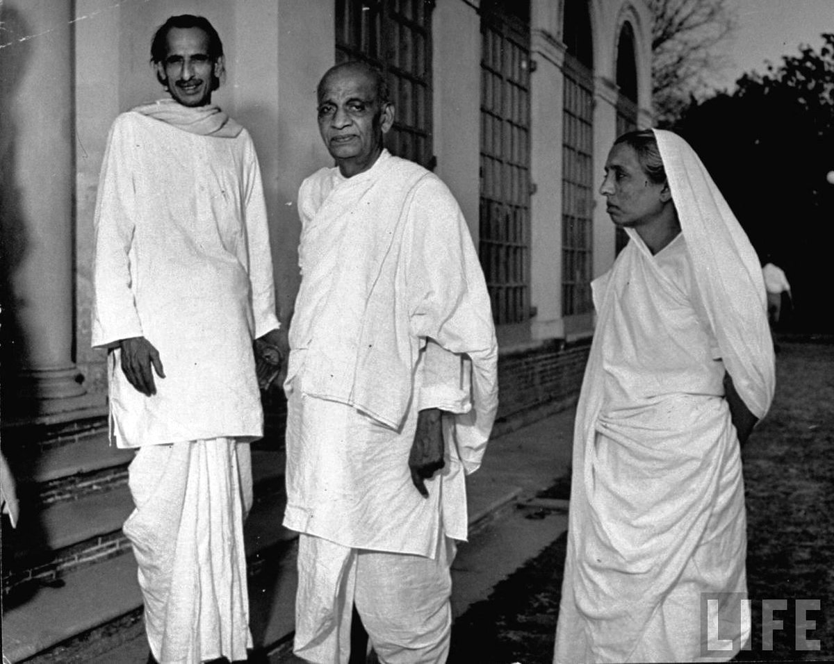 Gujarat History years old photo of Sardar Vallabhbhai Patel with his daughter Maniben & Acharya J.B. Kripalani was published in Life magazine in the U.S.A. (Photo source Life magazine)