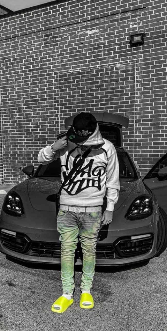 Download Rapper Yeat With Fancy Car Wallpaper