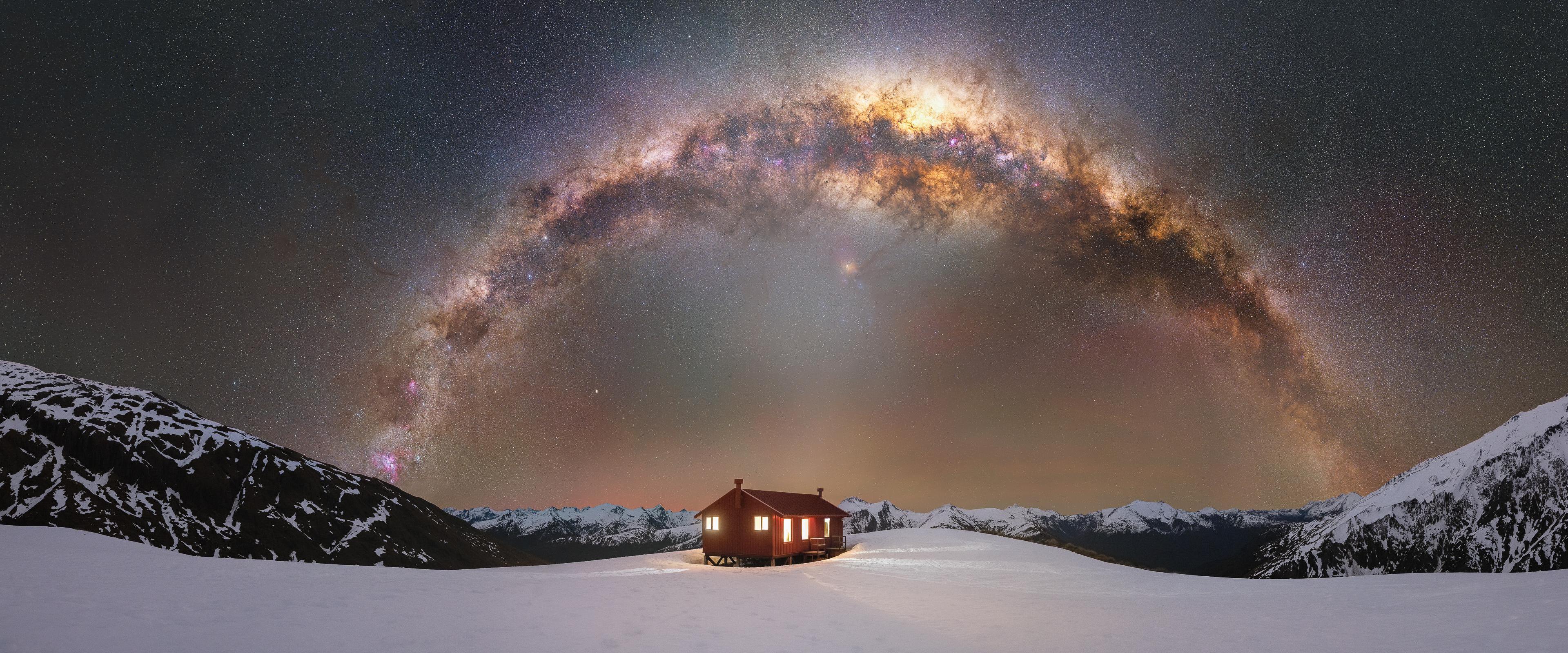 Alpine Hut in New Zealand [3840x1600]