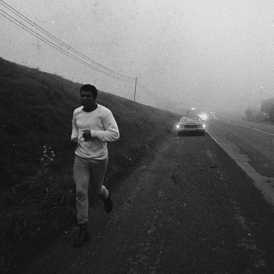 Muhammad Ali goes the distance. #MondayMotivation