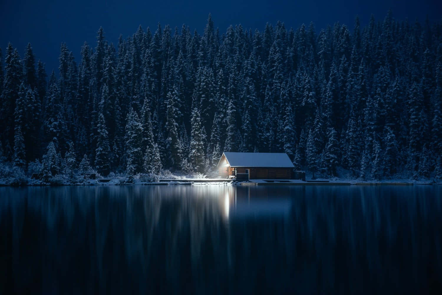 Cozy Winter Cabin Wallpaper
