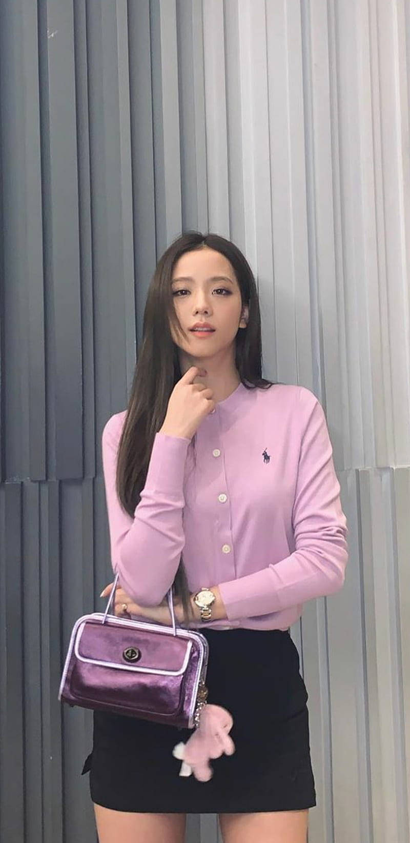 Download Jisoo Cute Purple Bag Wallpaper