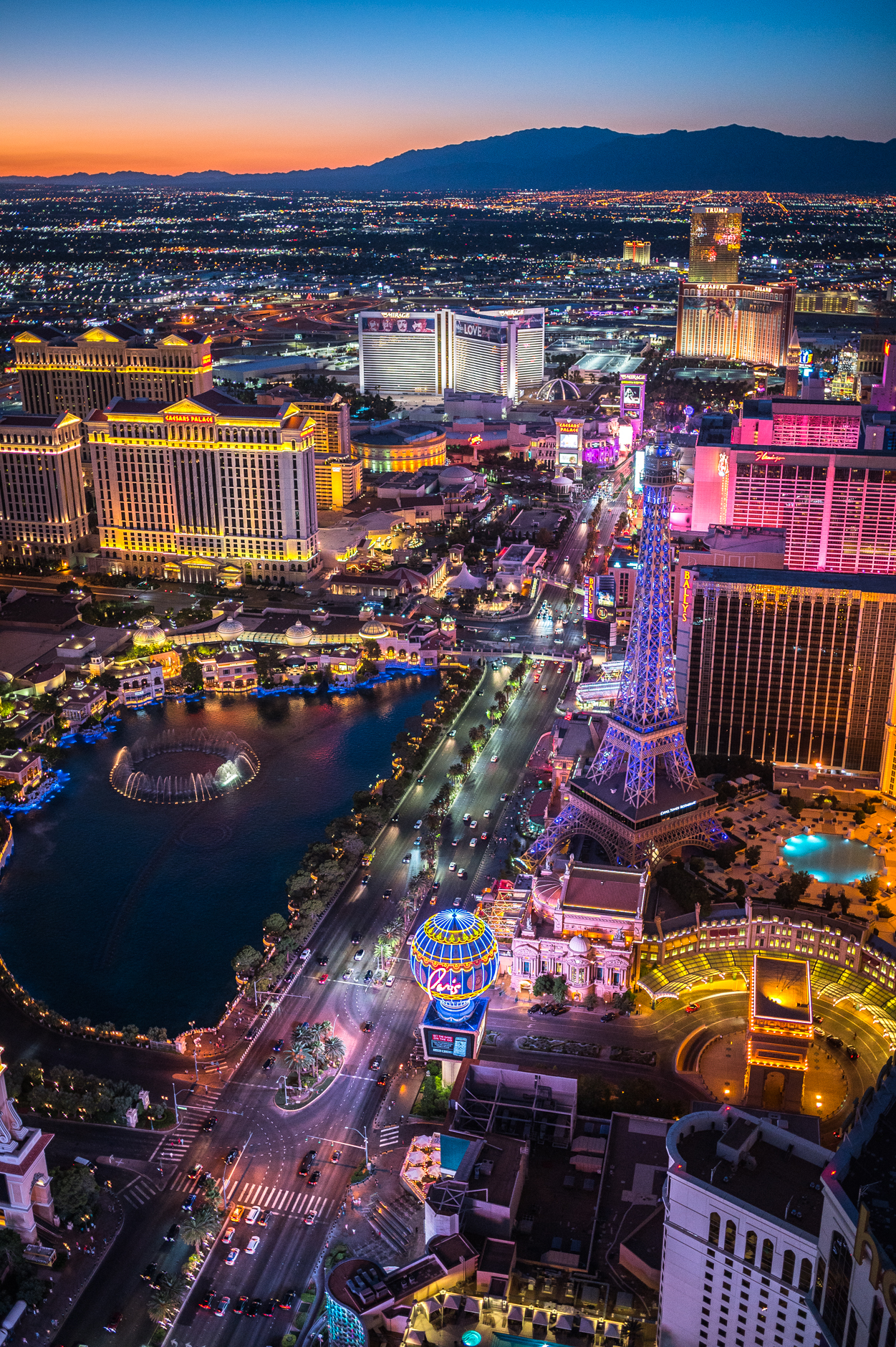 Maverick Helicopters would you describe #Vegas using only emojis?
