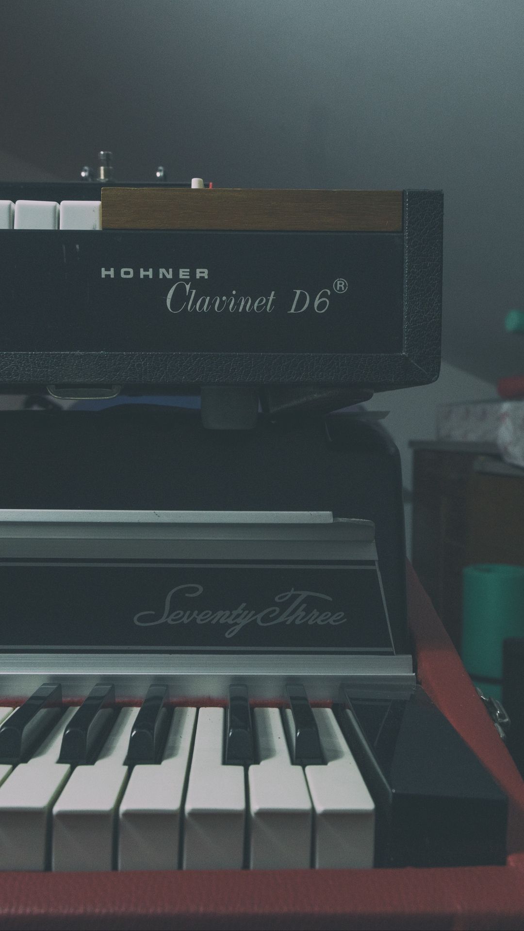 Tap to download #piano #synthesizer #musical instrument #music #wallpaper #lockscreen #mobile #android #ios #infinitywallpaper #infi. Dinding gambar, Seni, Gambar