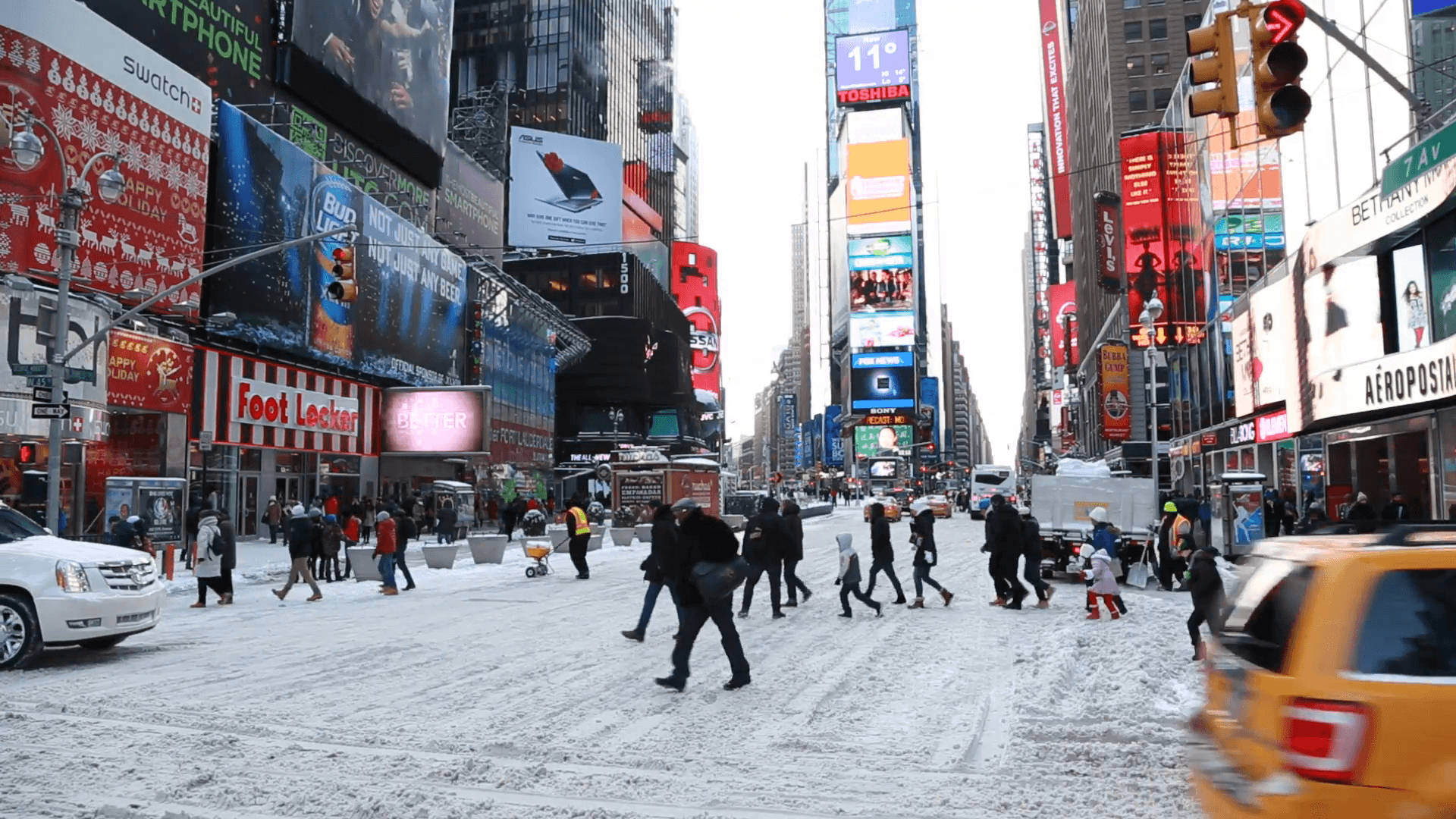 Download Times Square People Crossing Wallpaper