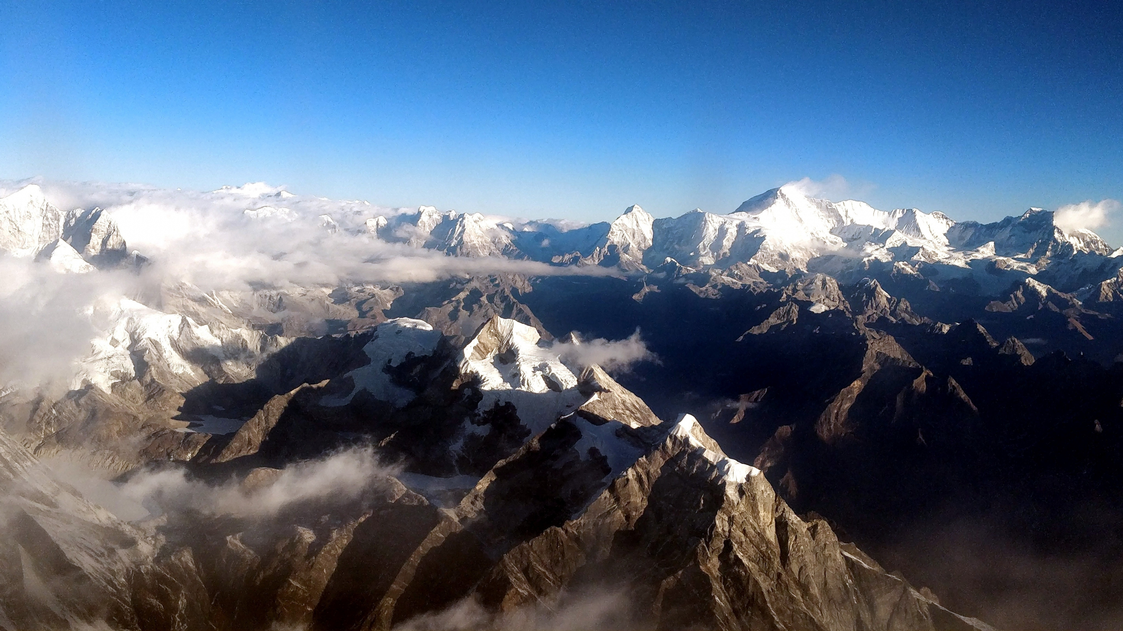 Download wallpaper 3840x2160 himalayan, mountains range, horizon, nepal 4k wallpaper, uhd wallpaper, 16:9 widescreen 3840x2160 HD background, 17418