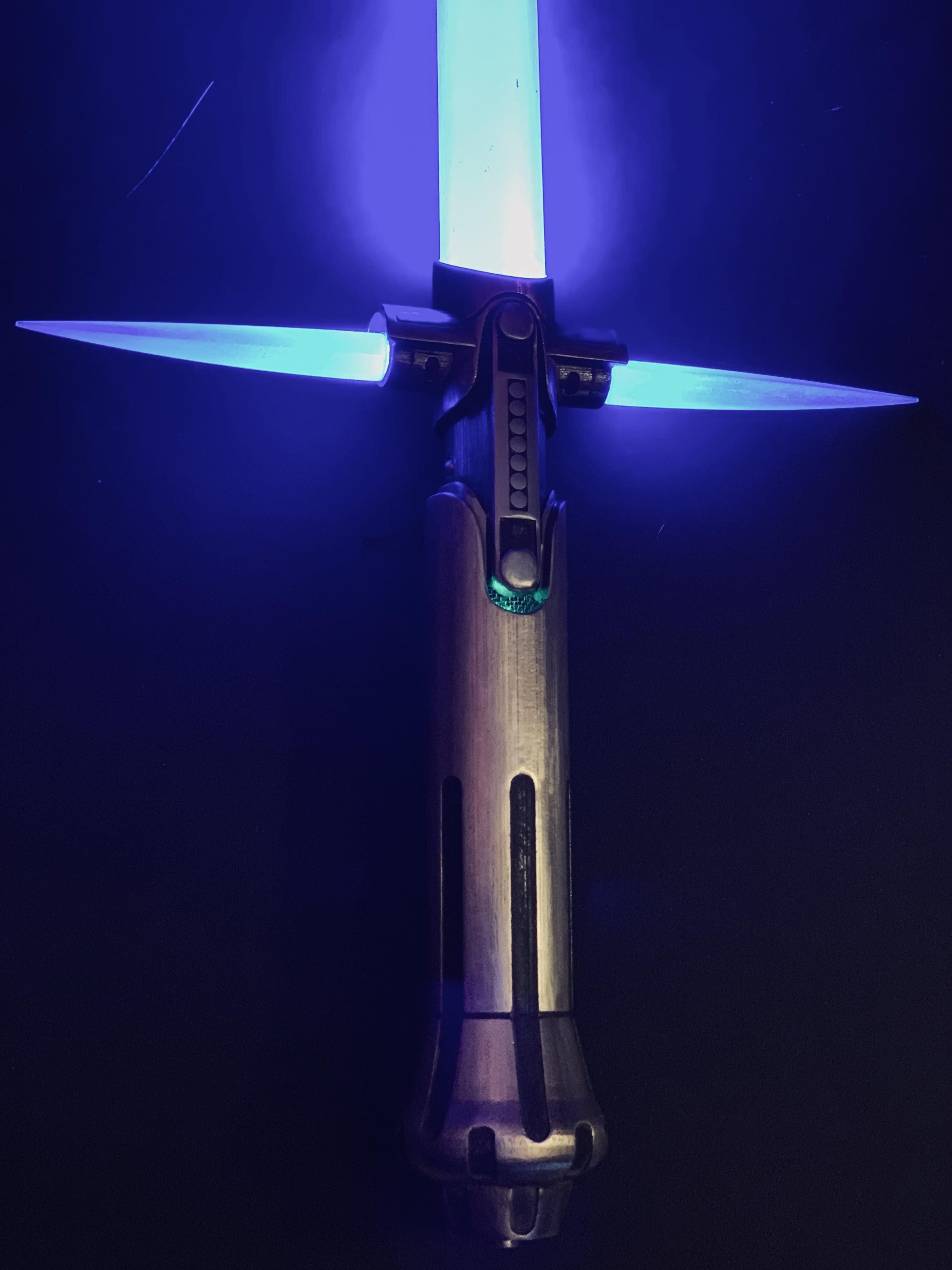 Kotah Custom Sabers 'Crossguard' Lightsaber. Star wars image, Star wars drawings, Star wars jedi