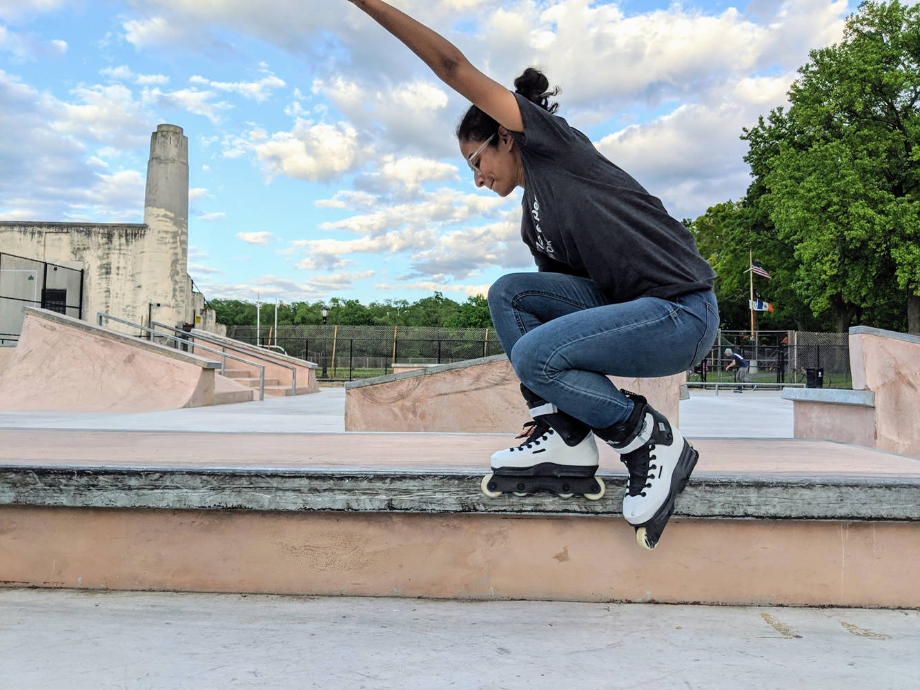 Download Rollerblading Expert Amazing Stunts Wallpaper