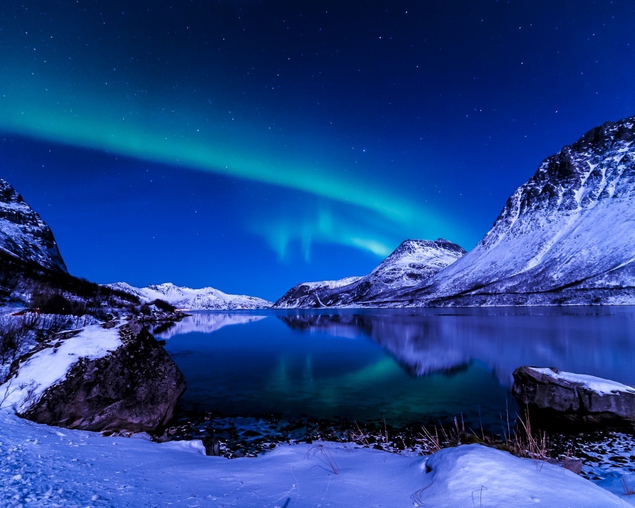 Chill Winter Night 1280 x 1024 Wallpaper