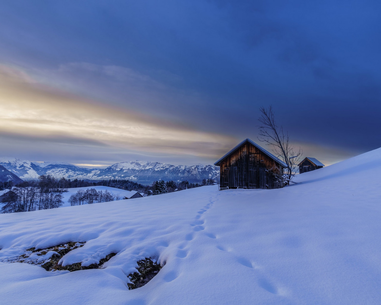 Download wallpaper winter, snow, mountains, traces, Austria, valley, Alps, the barn, section landscapes in resolution 1280x1024
