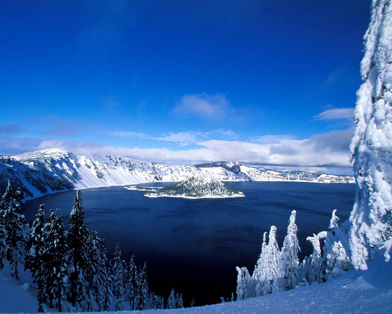 Download wallpaper 1280x1024 lake, island, winter, trees, snow, mountains standard 5:4 HD background