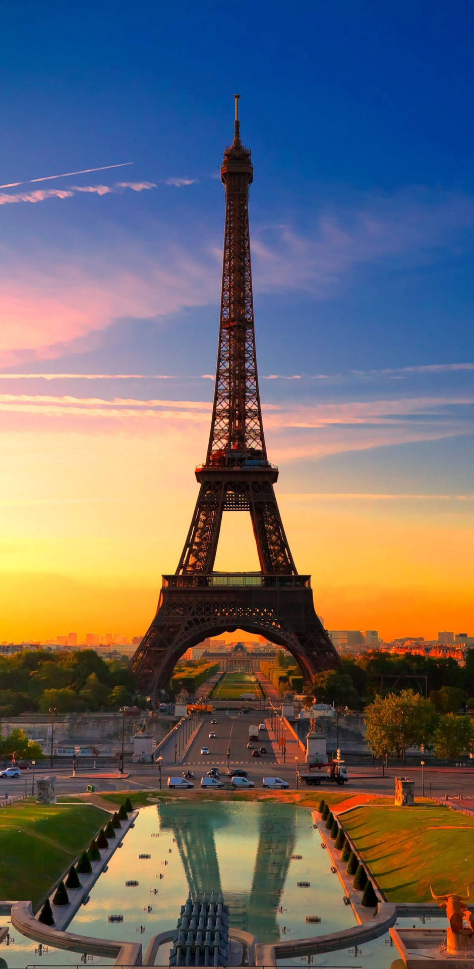 Download Vivid Sky Eiffel Tower France Wallpaper