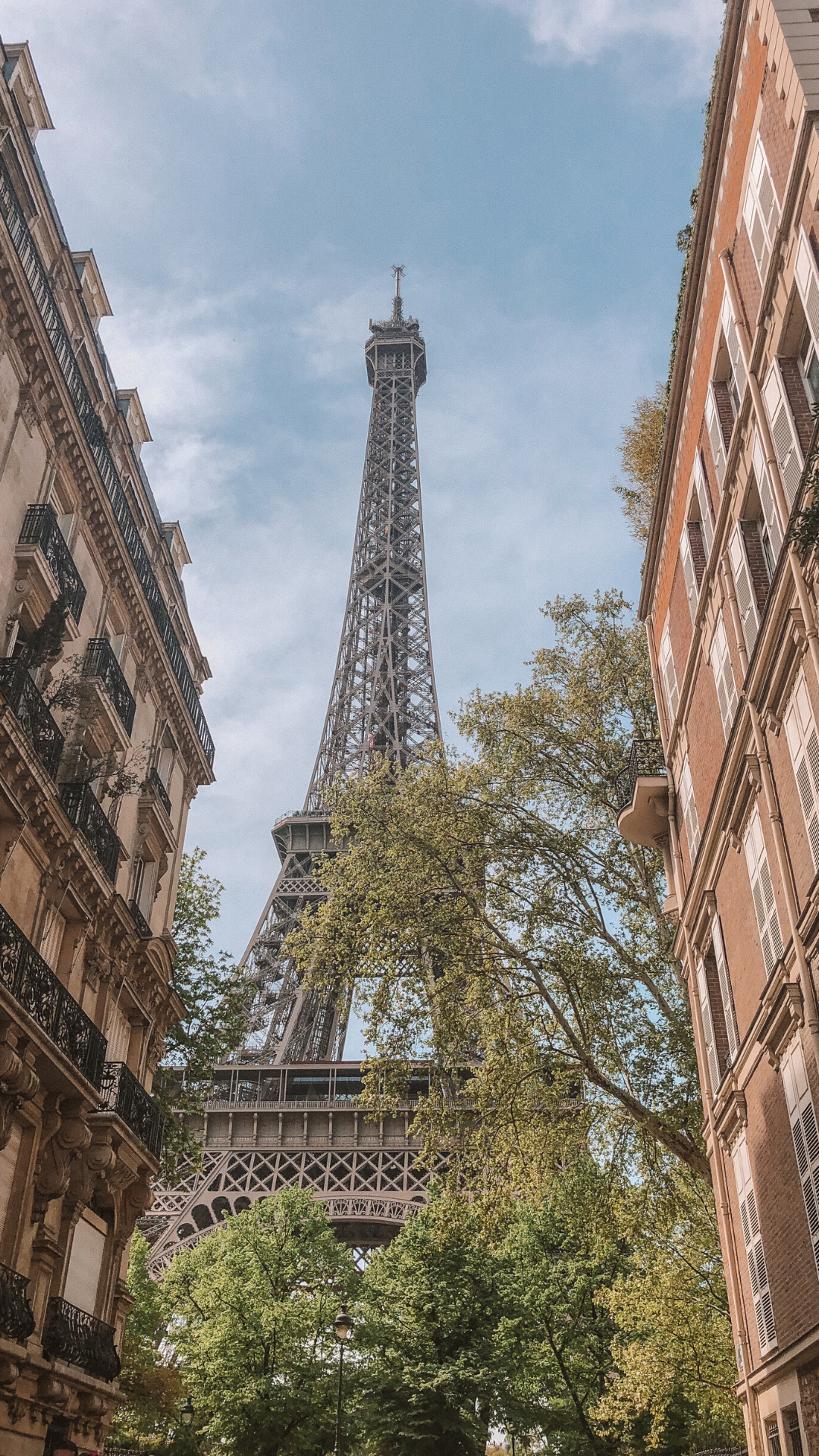 Eiffel Tower iPhone Wallpaper. Paris background, France aesthetic, Paris wallpaper