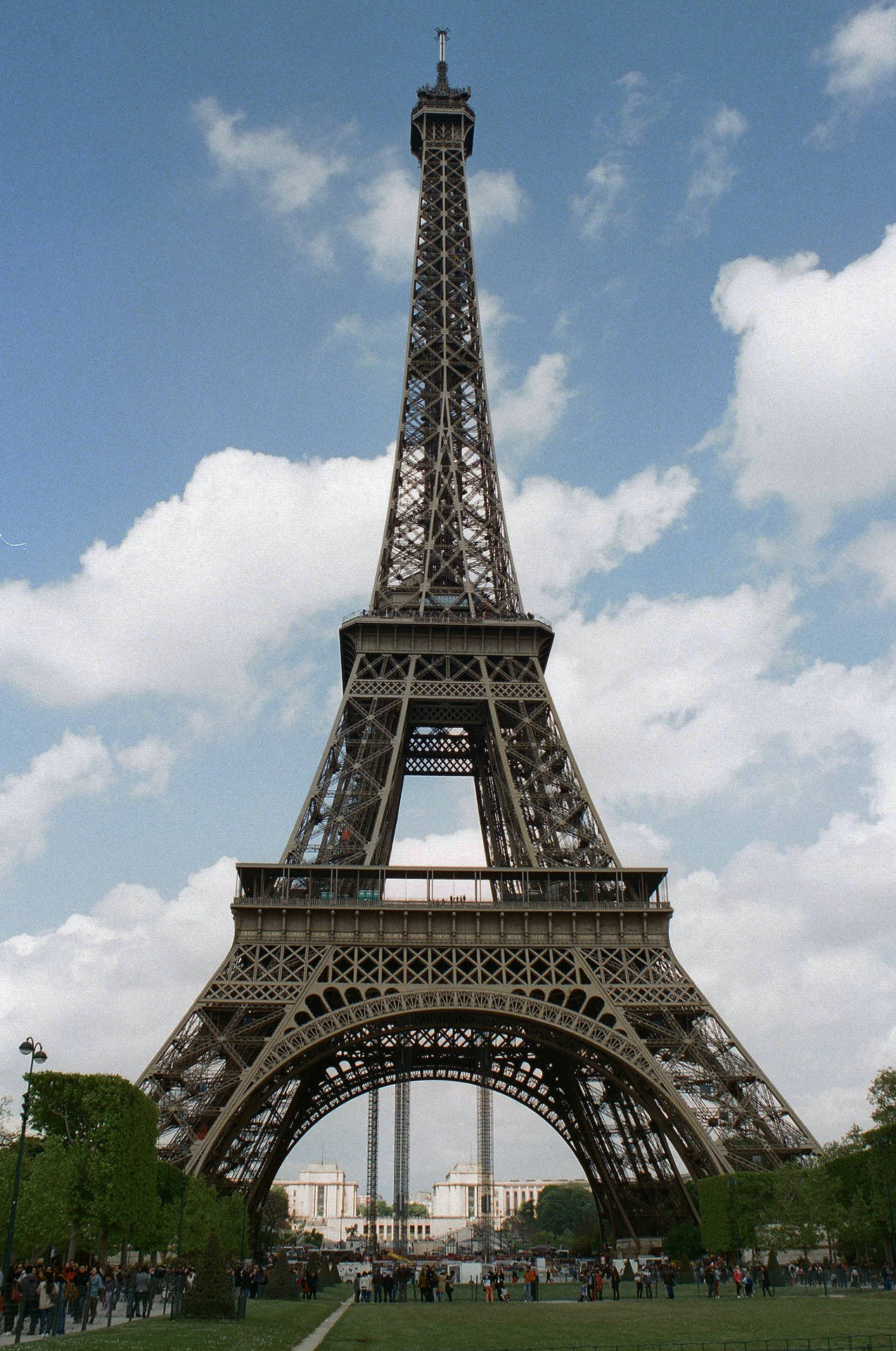 Download Eiffel Tower In Paris France iPhone Wallpaper