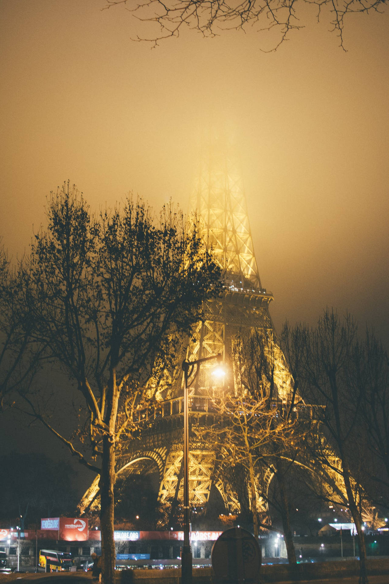 Download Magnificent Eiffel Tower In France iPhone Wallpaper