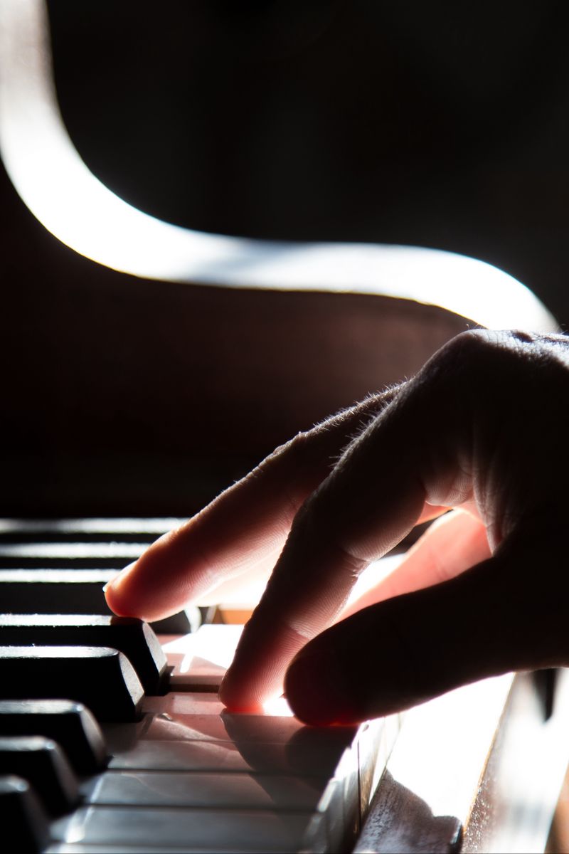 Download Wallpaper 800x1200 Piano, Hand, Piano Keys, Shadow Iphone 4s 4 For Parallax HD Background