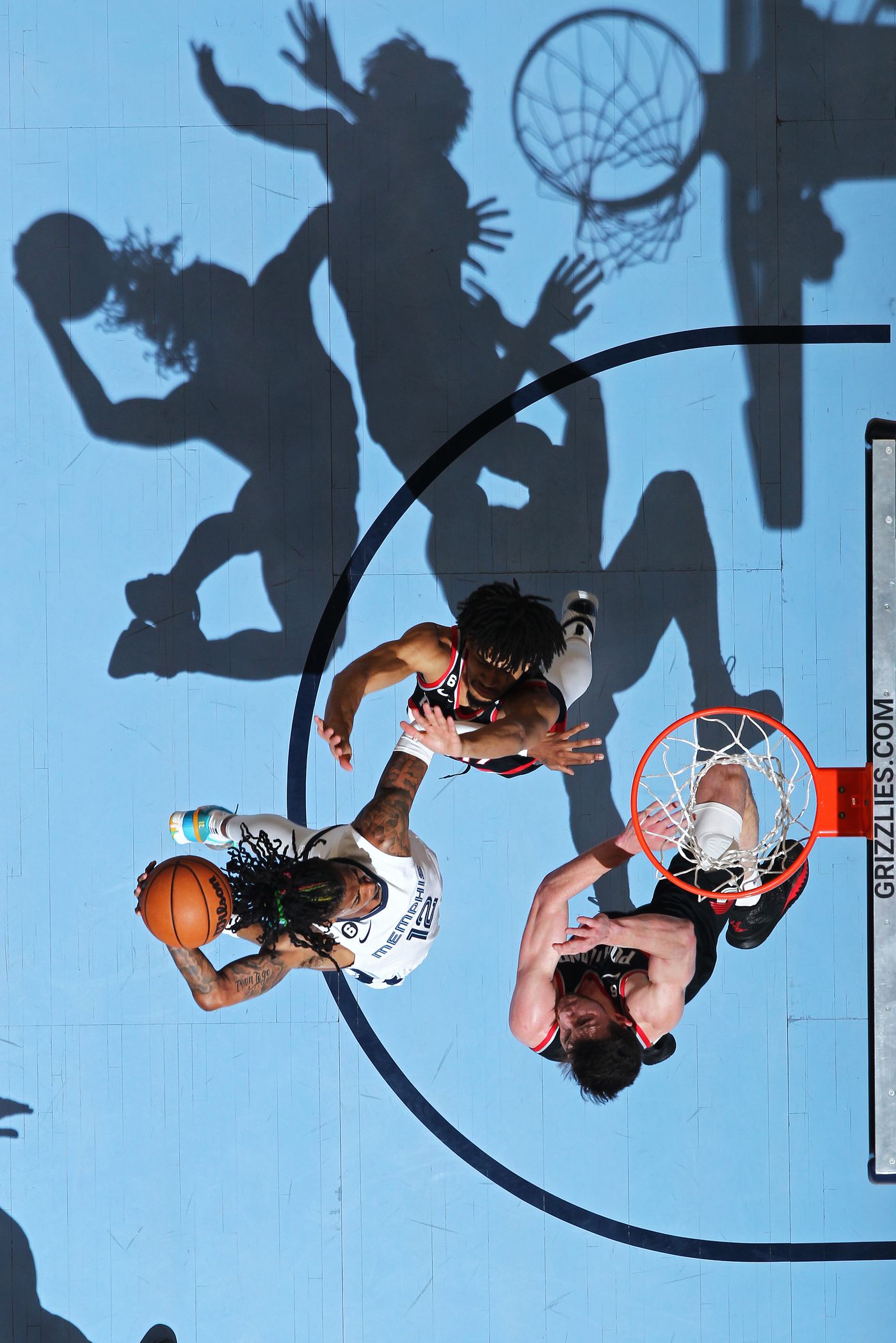 Ja Morant's dunk over two guys looks like a work of art