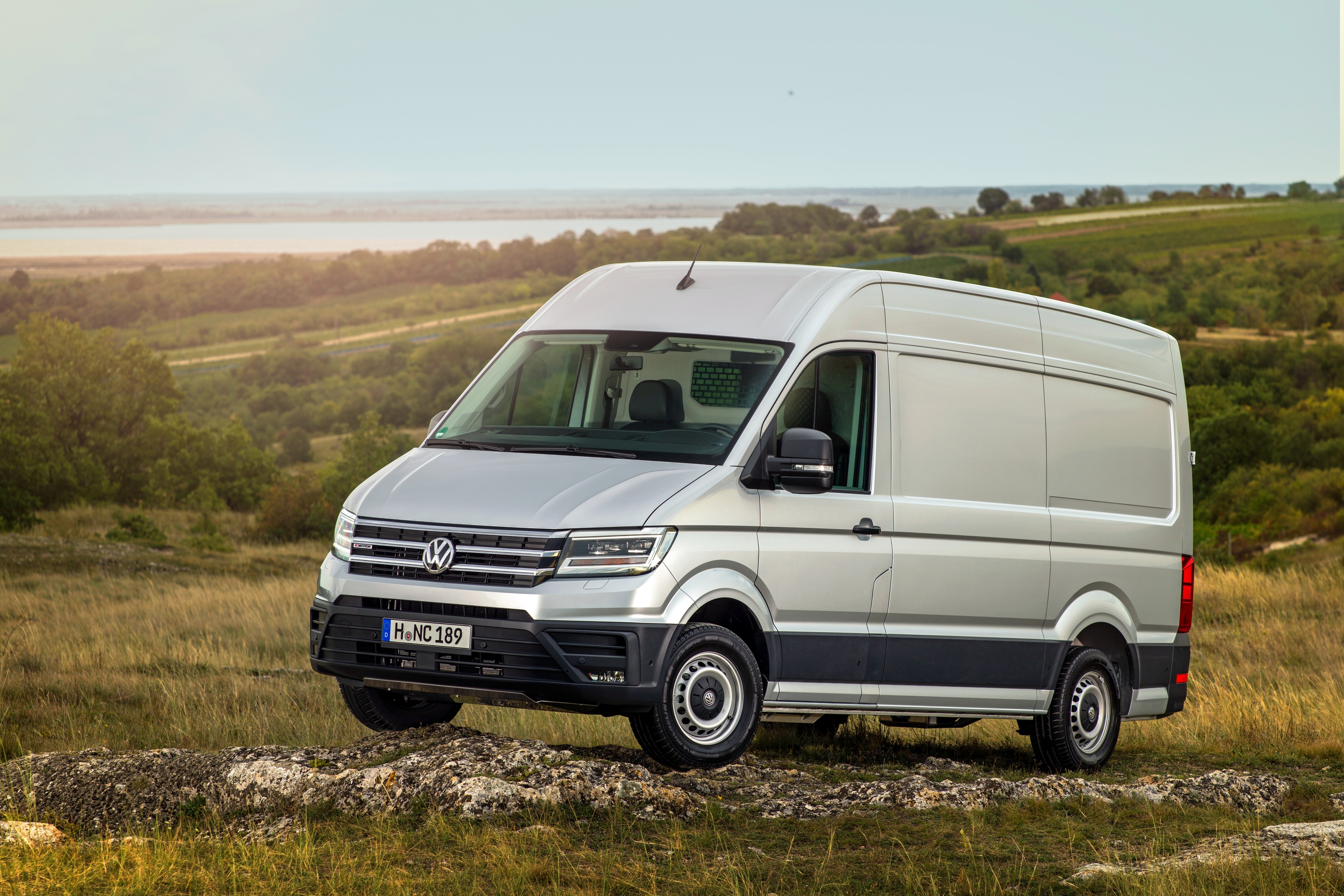 Volkswagen Crafter 4MOTION High Roof Van 2017 wallpaperx2731