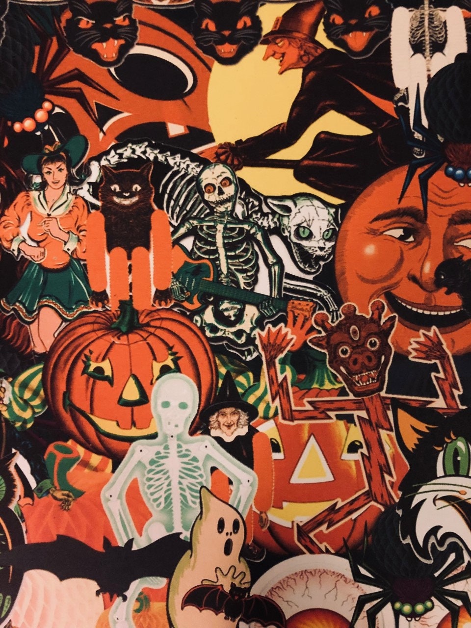 Halloween Sign / Vintage Style Collage / Wall Decor RETRO