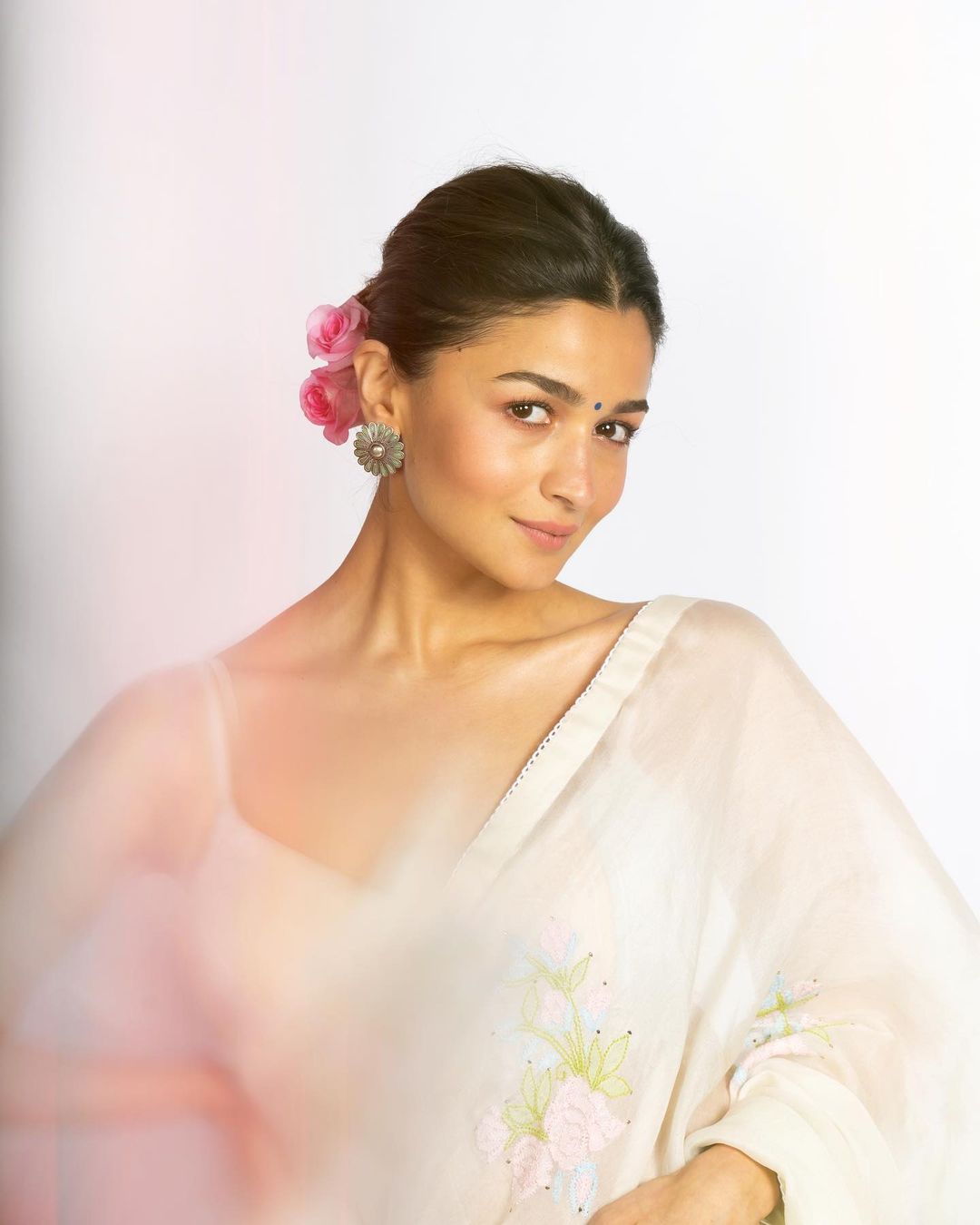 Alia Bhatt Looks Like A Dream In White Saree For Gangubai Kathiawadi Promotions- See Pics
