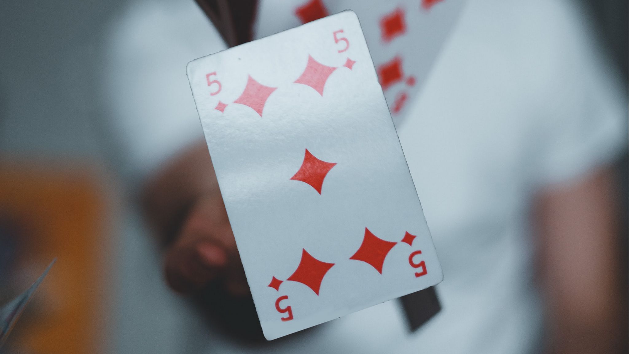 Download wallpaper 2048x1152 cards