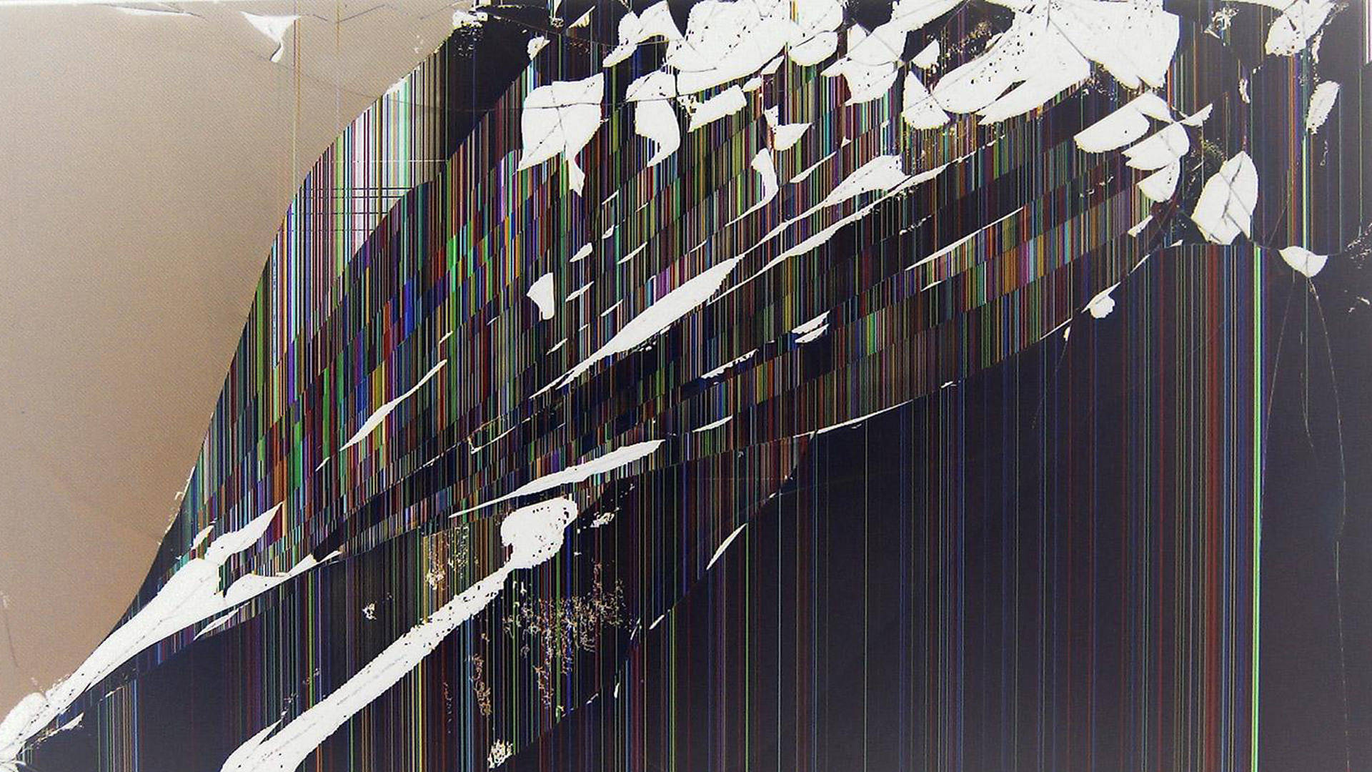 Download Cracked Black Computer Screen Wallpaper