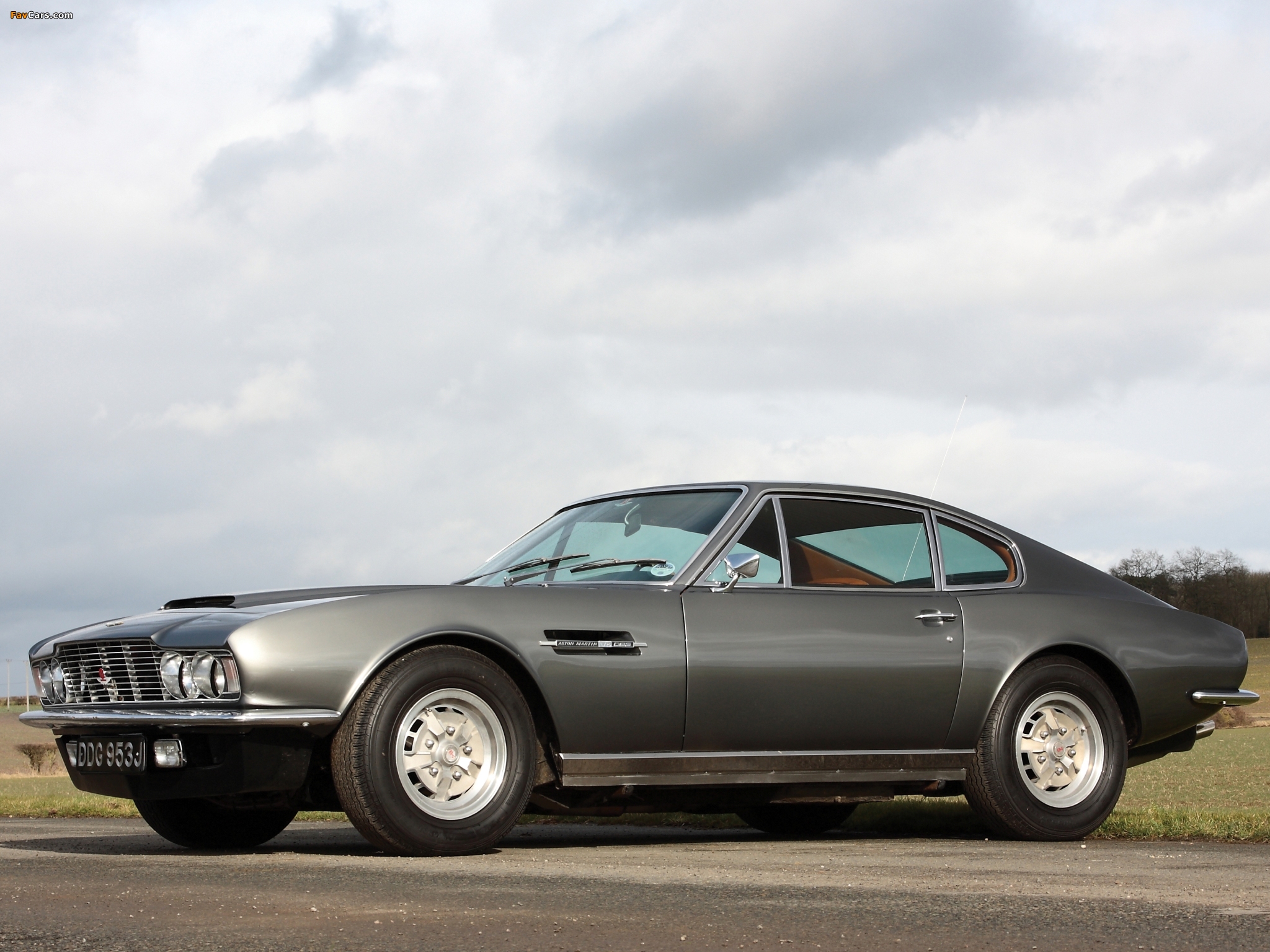 Aston Martin DBS V8 Wallpaper