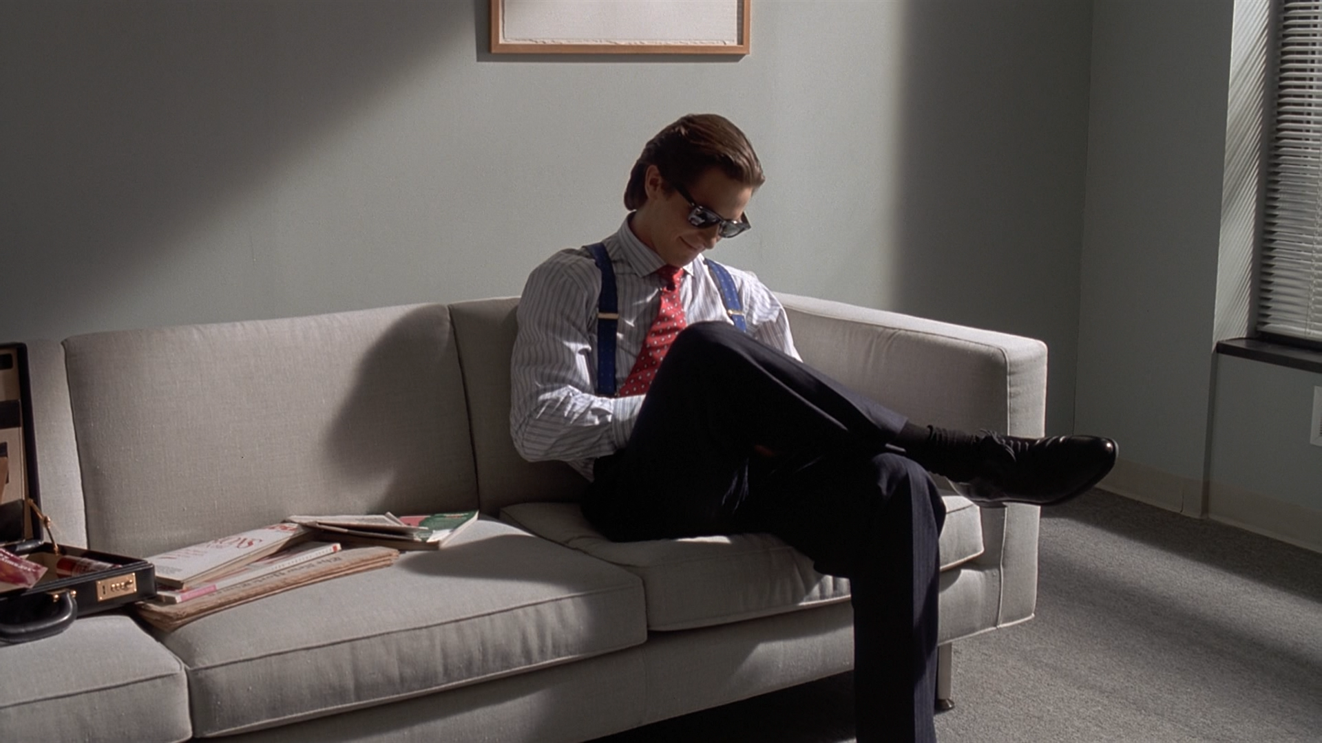 Christian Bale, American Psycho, couch