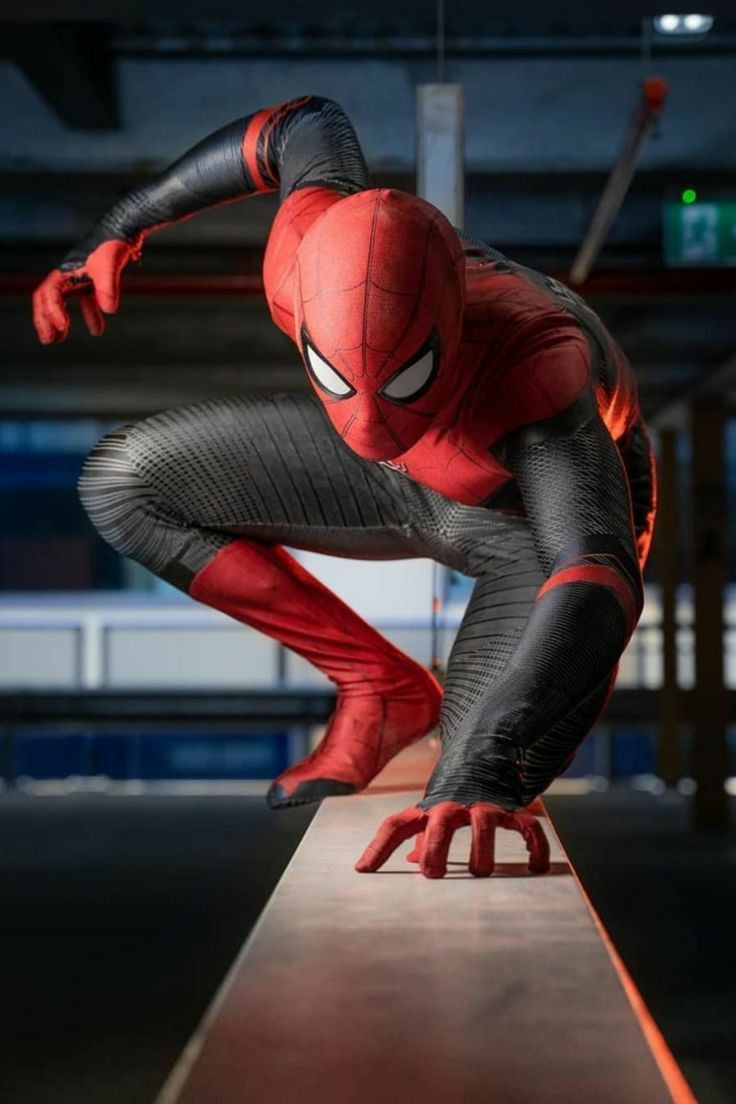 Captivating Spiderman iPhone 12