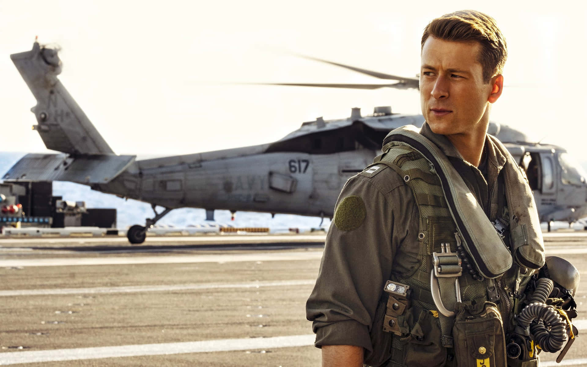 Download Glen Powell Top Gun Picture