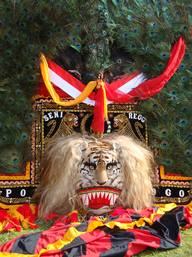 Seni Reog Ponorogo. Detail of the item the Seni Reog Po