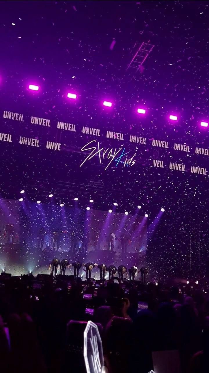 Stray kids. Crazy kids, Kids groups