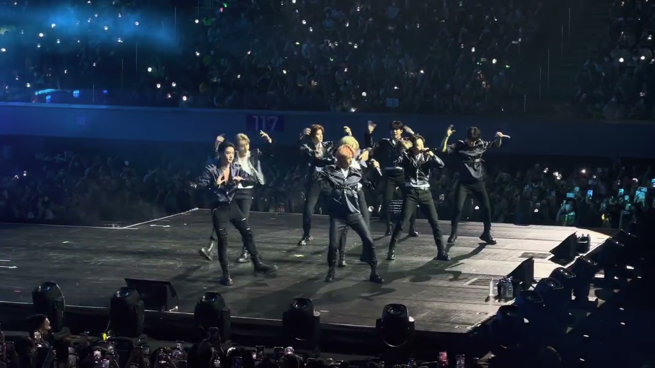 Stray Kids 'INTRO + MANIAC, VENOM'. Stray Kids Maniac Tour in MANILA 230312